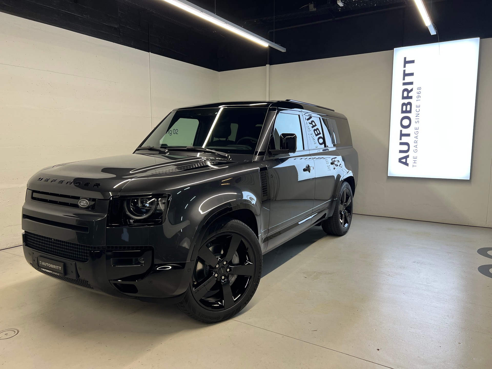 LAND ROVER Defender 130 3.0 D I6 350 X-Dynamic HSE-image-0