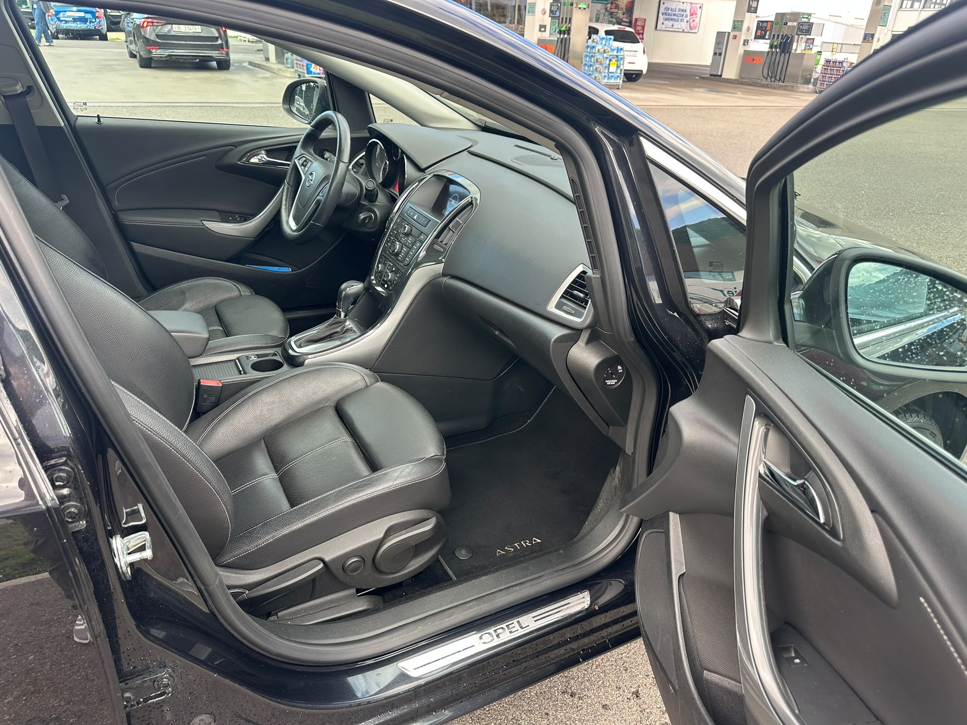 OPEL Astra 1.6i 16V Turbo Cosmo Automatic-image-10