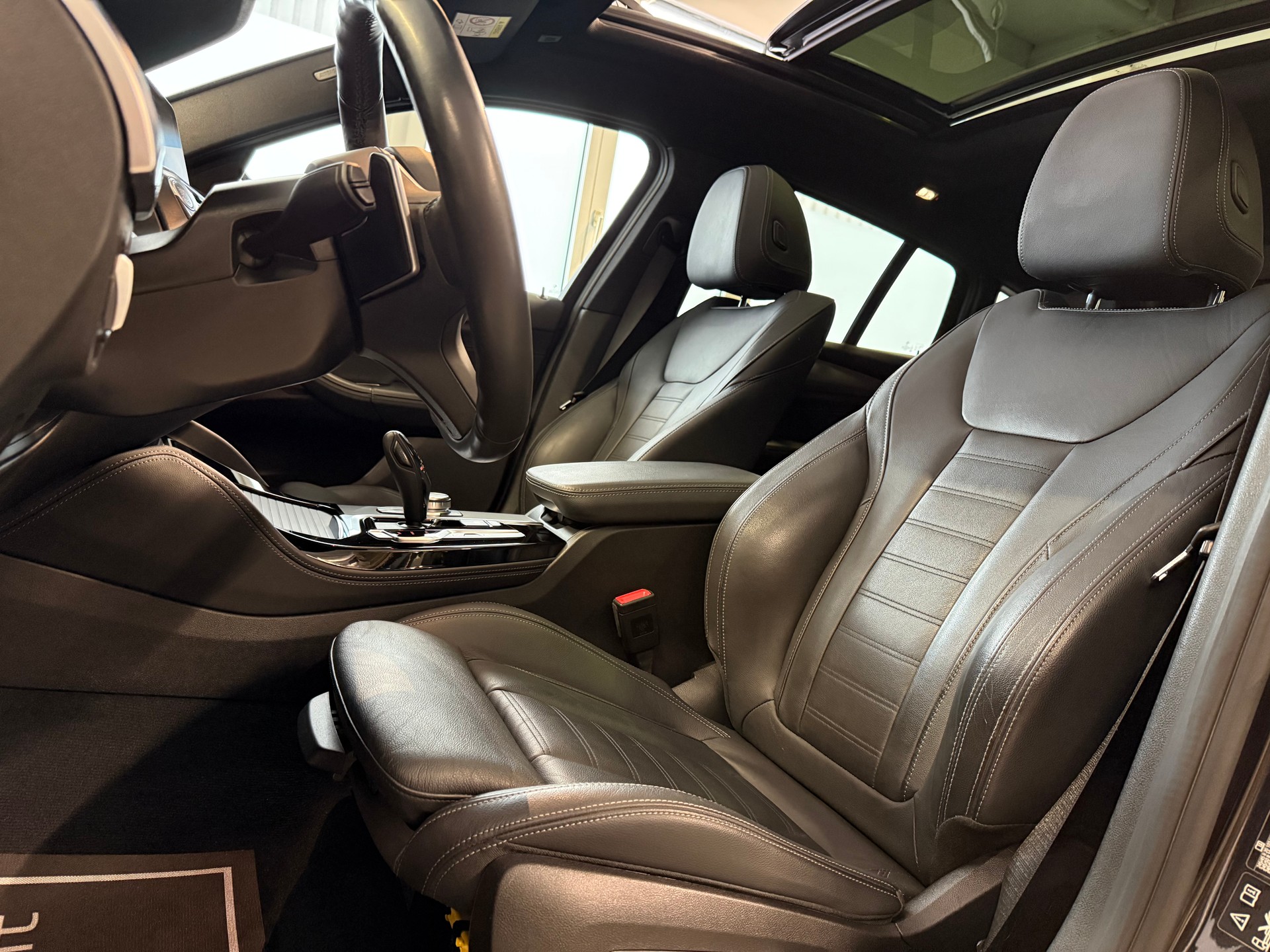 BMW X4 xDrive 30d M Sport X Steptronic-image-17