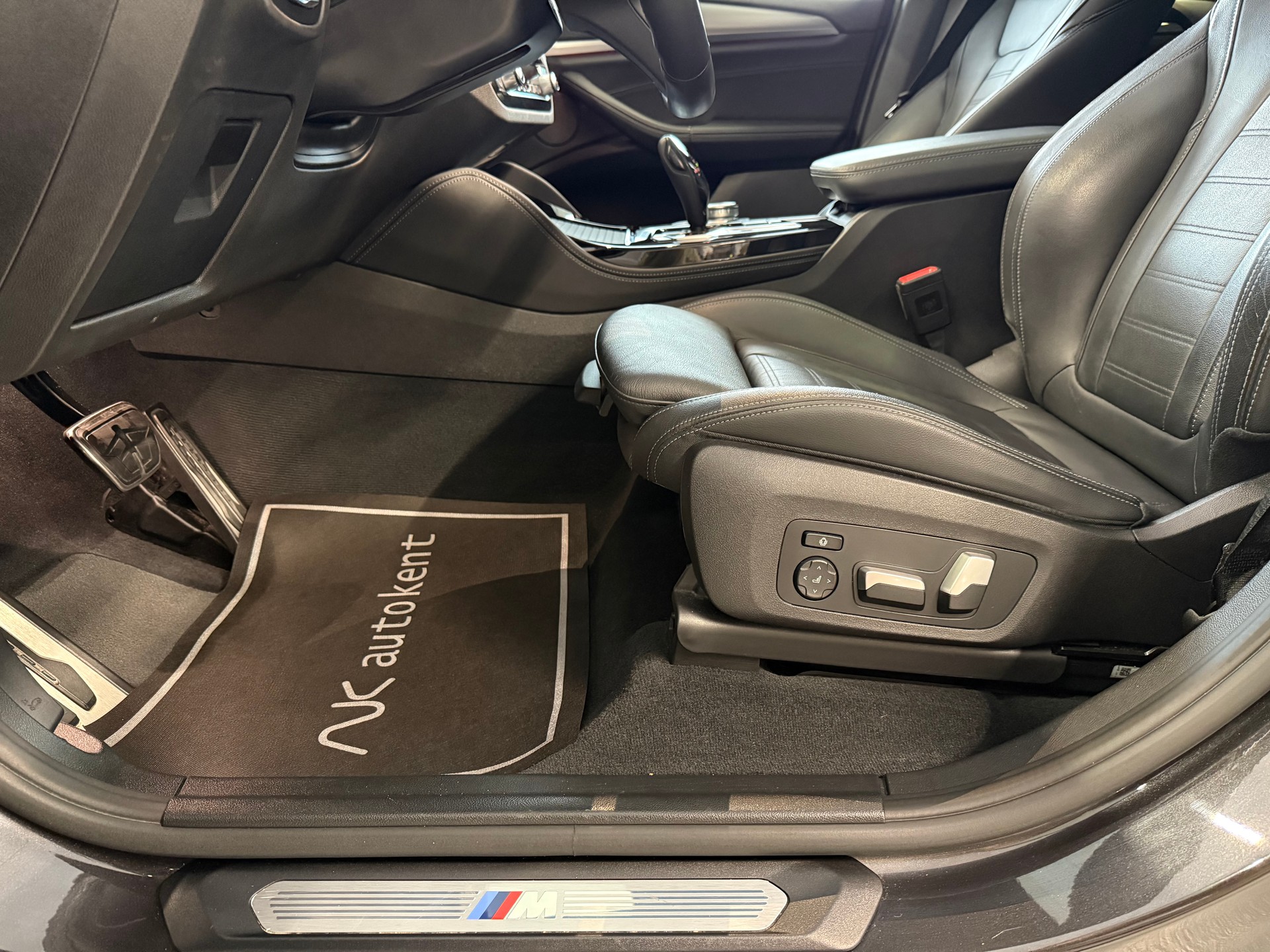 BMW X4 xDrive 30d M Sport X Steptronic-image-16