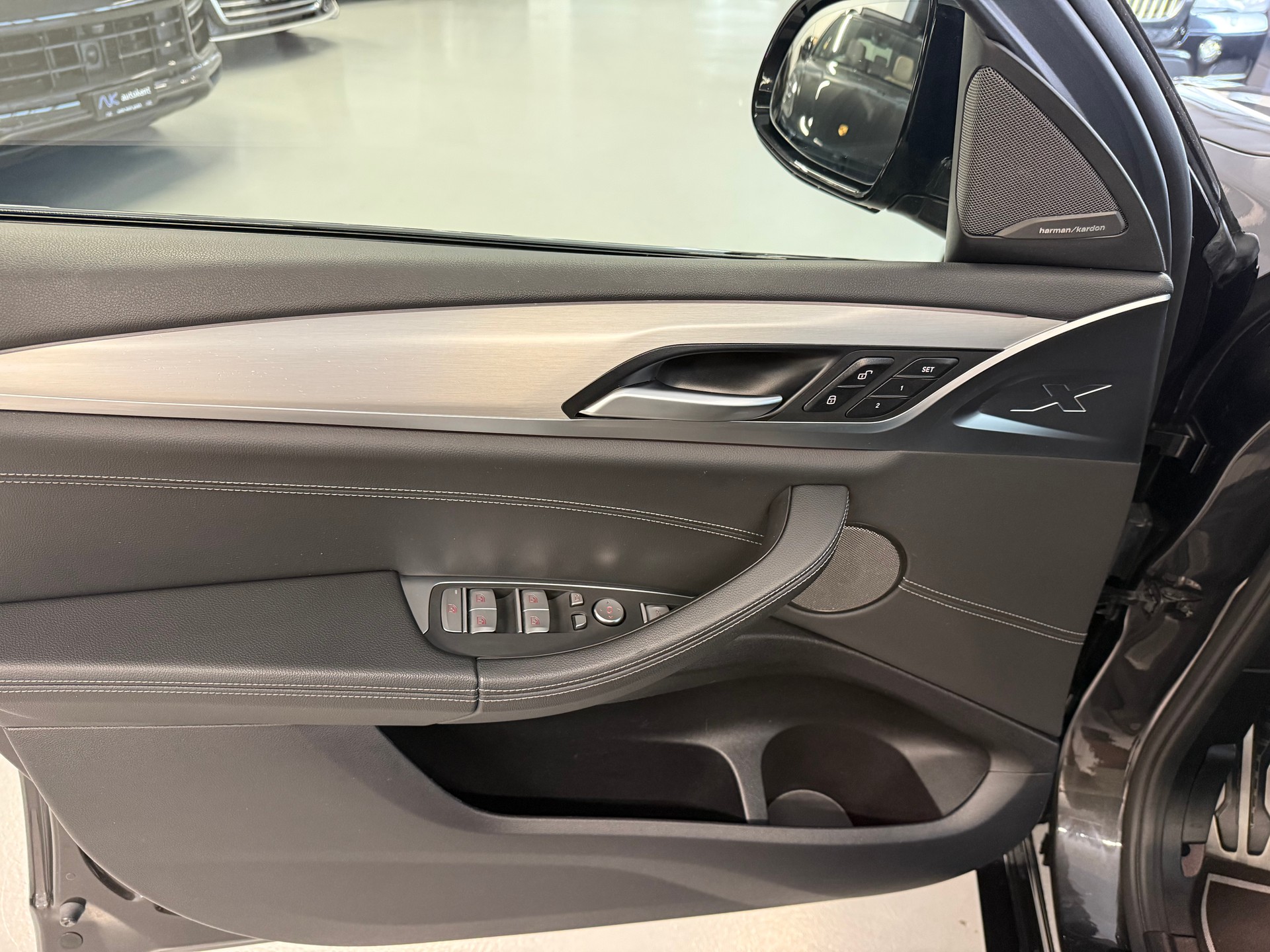 BMW X4 xDrive 30d M Sport X Steptronic-image-15