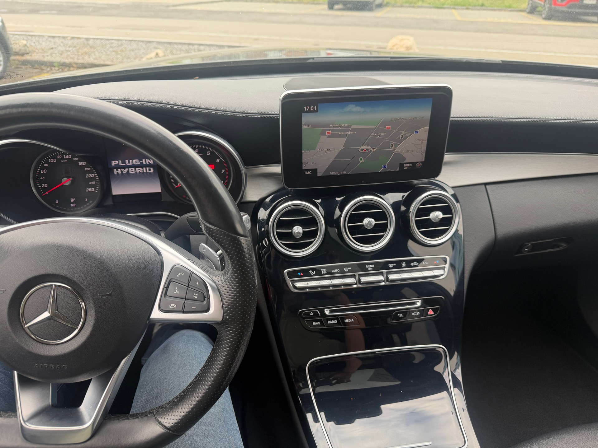 MERCEDES-BENZ C 350 e AMG Line 7G-Tronic-image-12