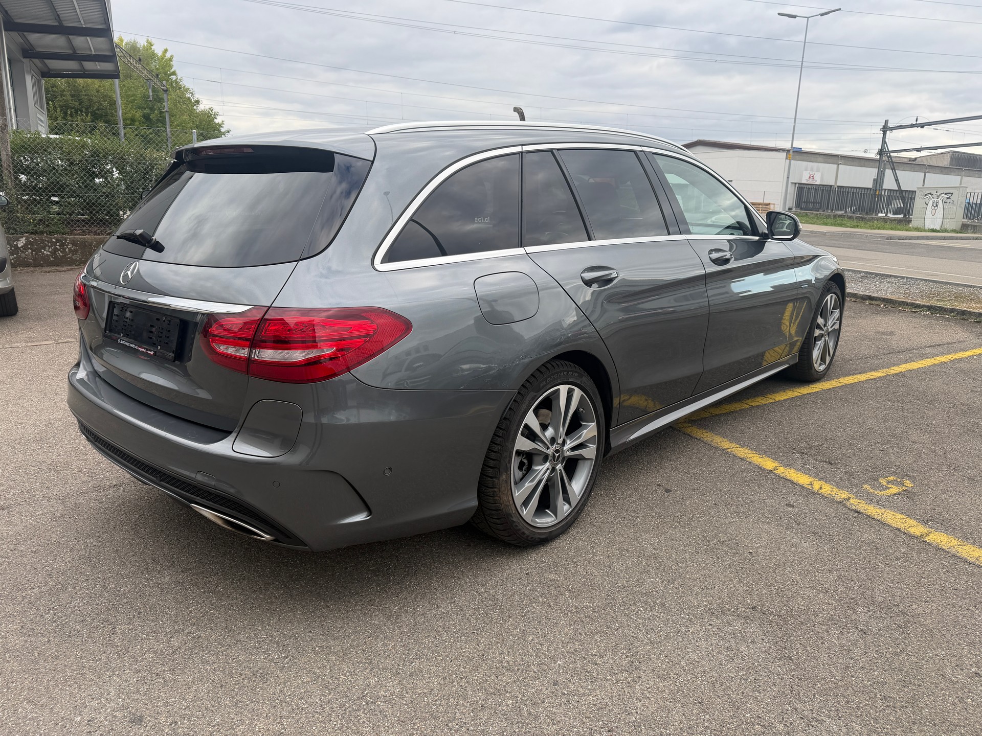 MERCEDES-BENZ C 350 e AMG Line 7G-Tronic-image-5