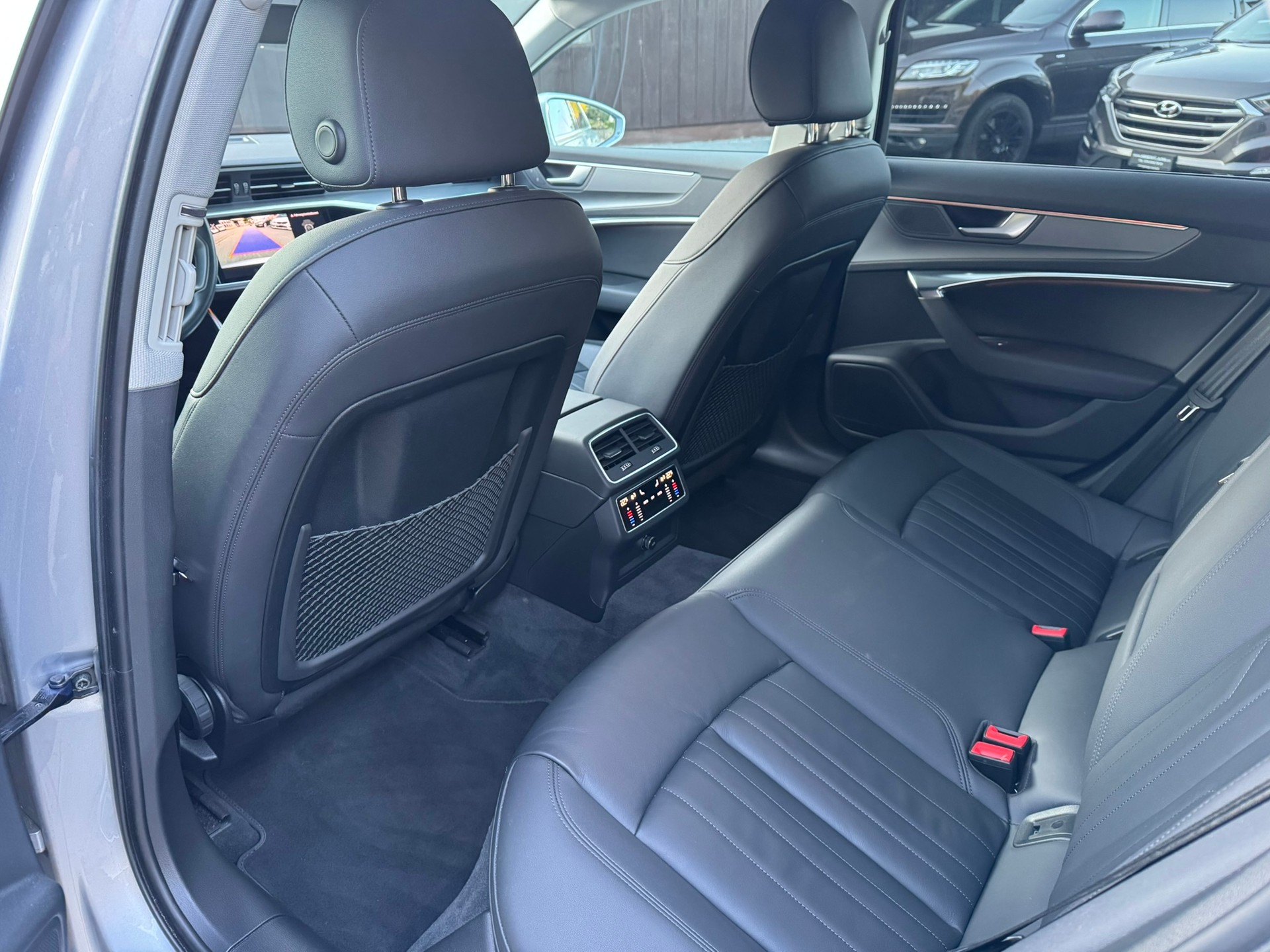AUDI A6 Avant 40 TDI Sport Attraction quattro S-tronic-image-18