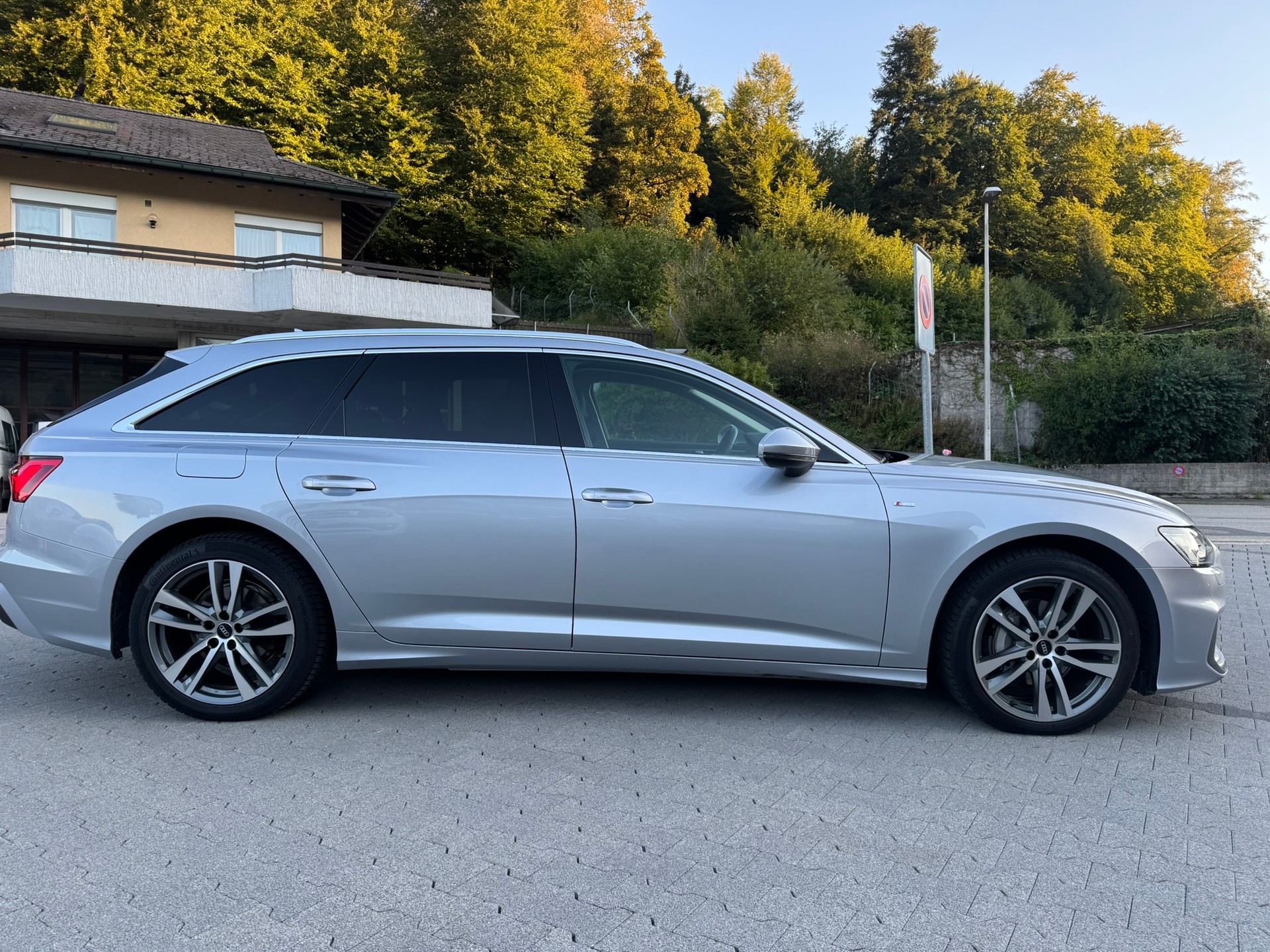 AUDI A6 Avant 40 TDI Sport Attraction quattro S-tronic-image-3