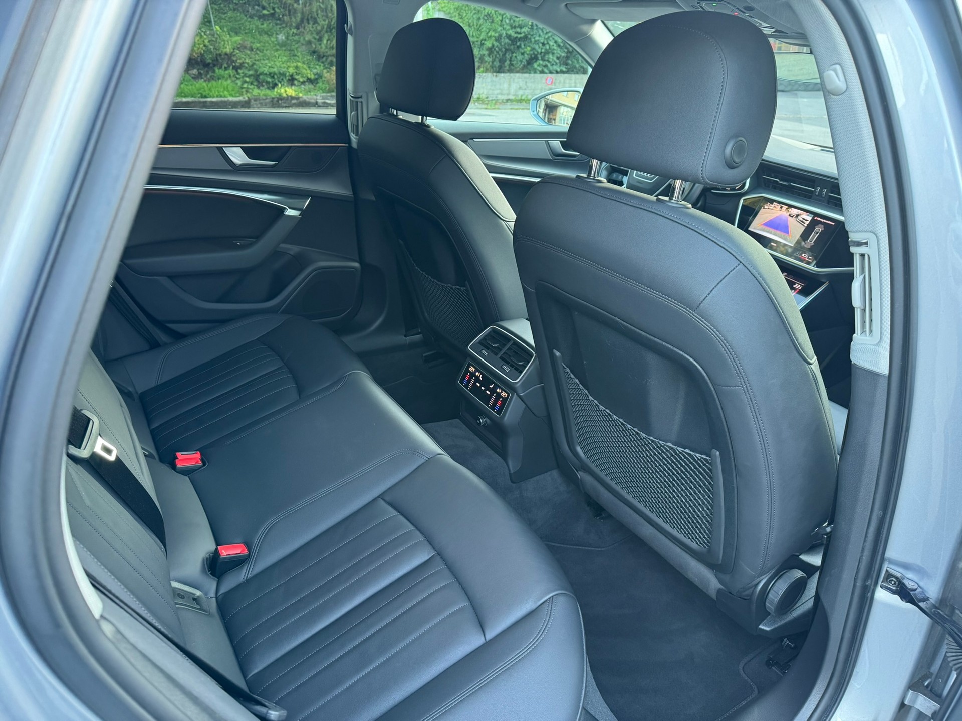 AUDI A6 Avant 40 TDI Sport Attraction quattro S-tronic-image-17