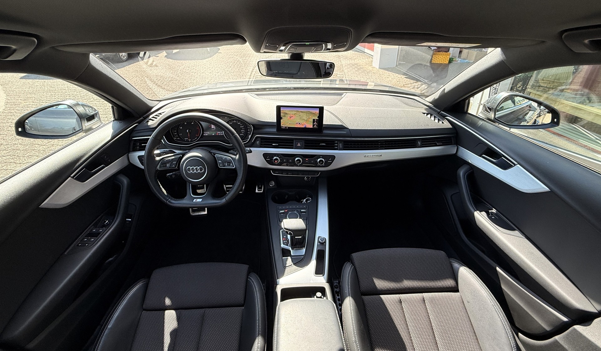 AUDI A4 Avant 40 TDI Sport quattro S-tronic-image-10