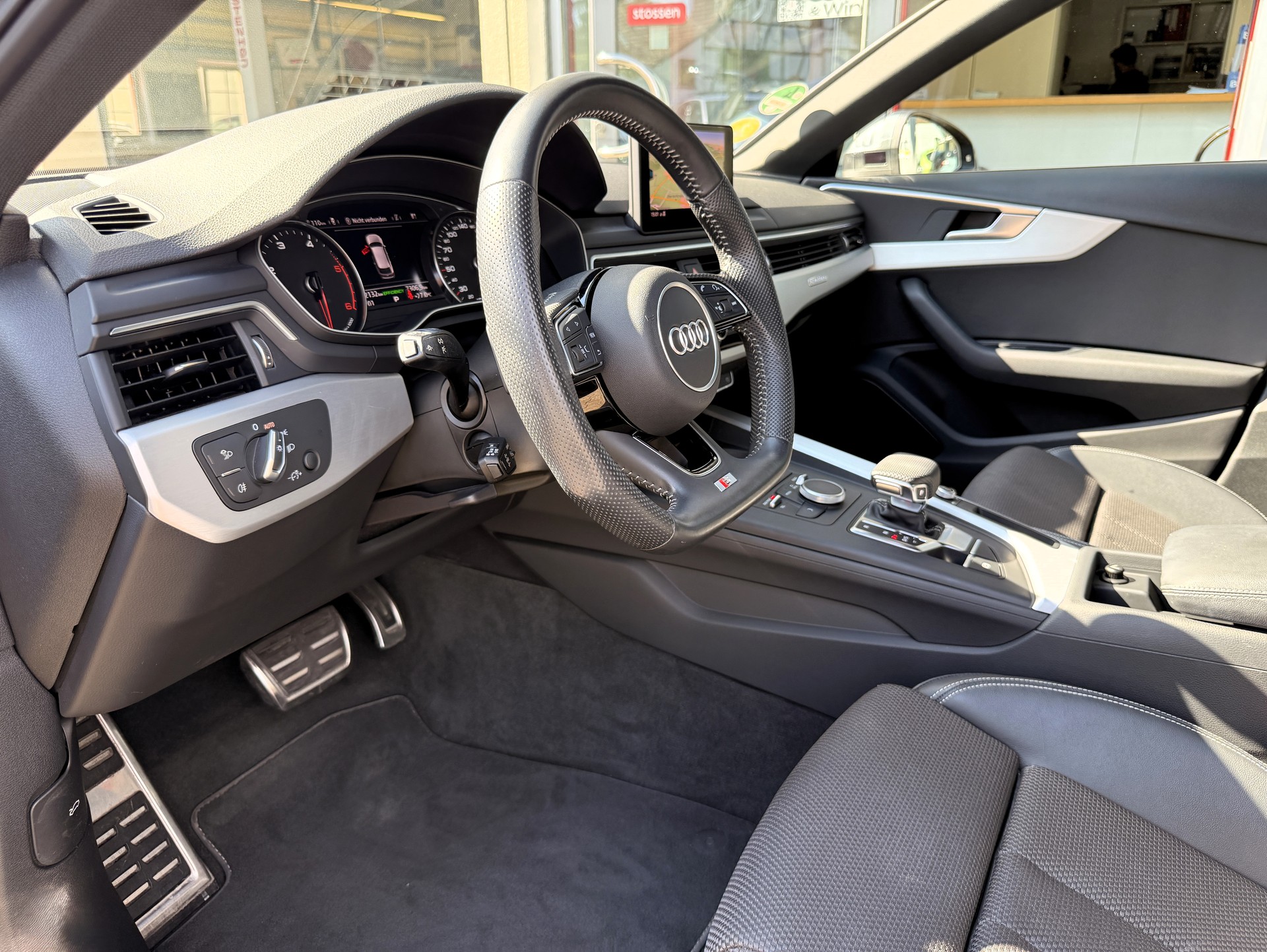 AUDI A4 Avant 40 TDI Sport quattro S-tronic-image-13