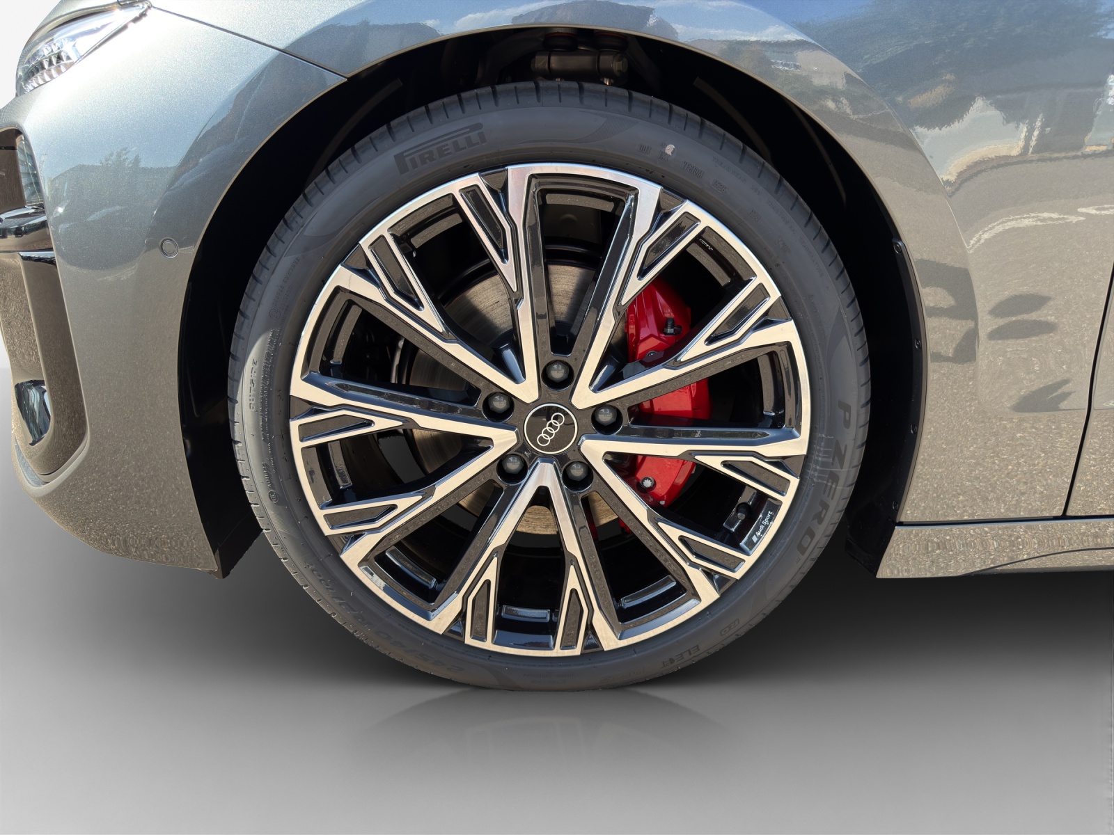 AUDI A6 Avant e-tron quattro-image-13