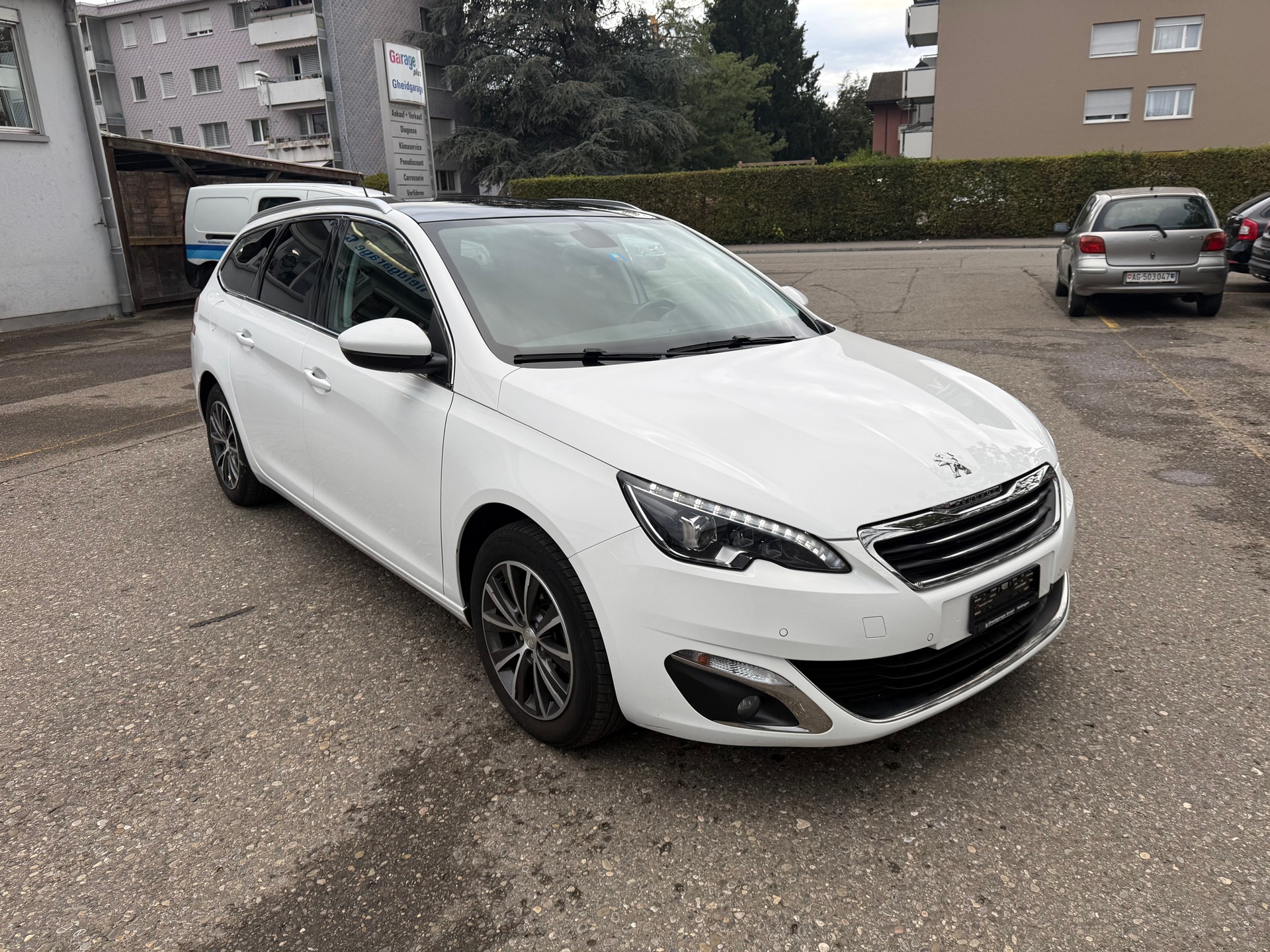 PEUGEOT 308 SW 1.2 THP Allure Automatic-image-0