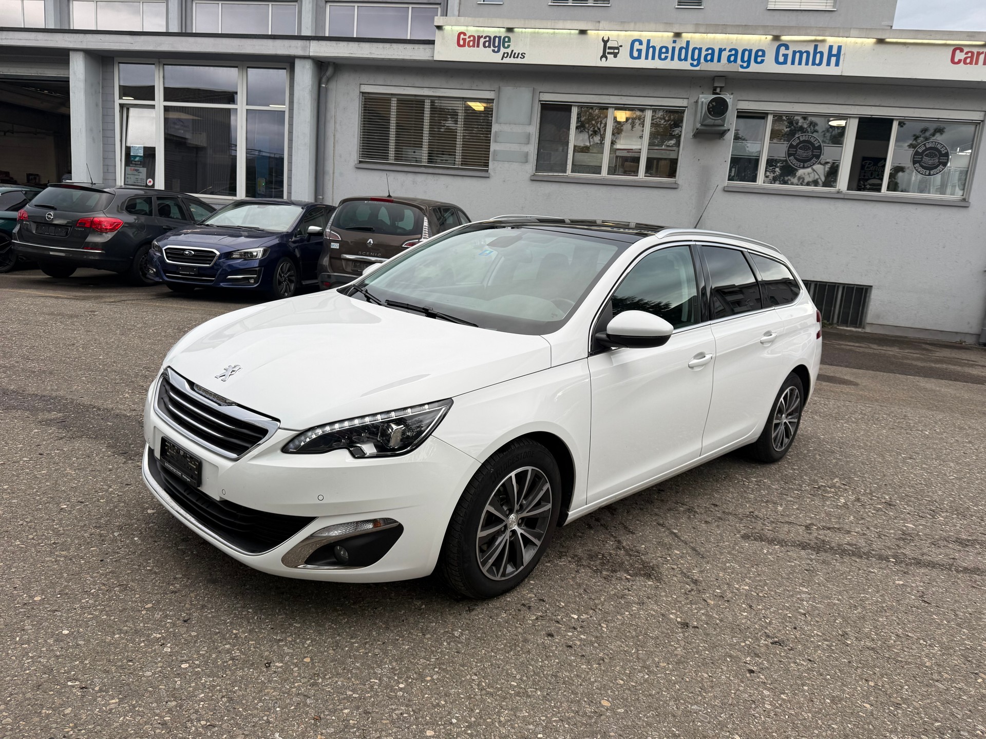 PEUGEOT 308 SW 1.2 THP Allure Automatic-image-1