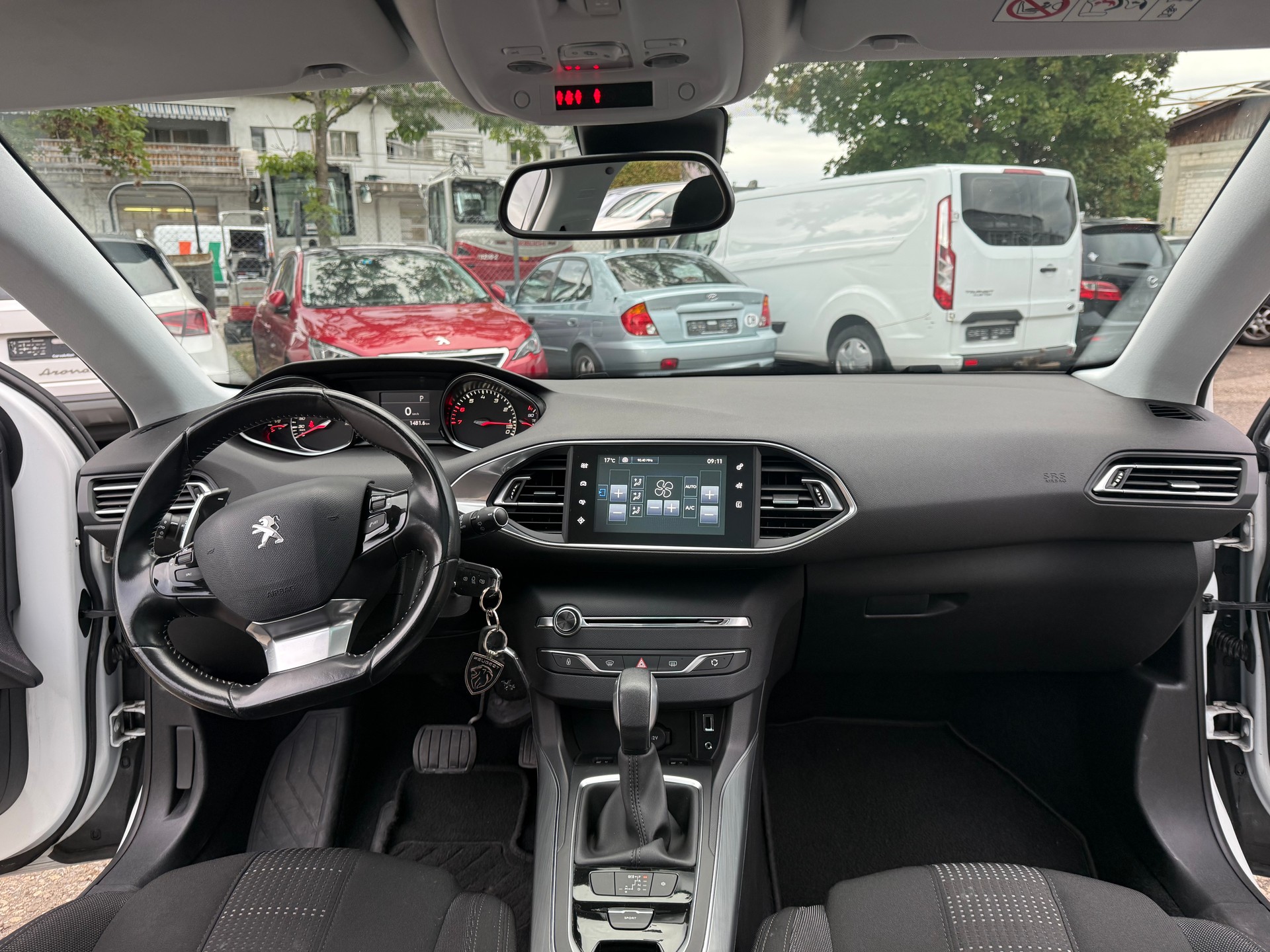 PEUGEOT 308 SW 1.2 THP Allure Automatic-image-5