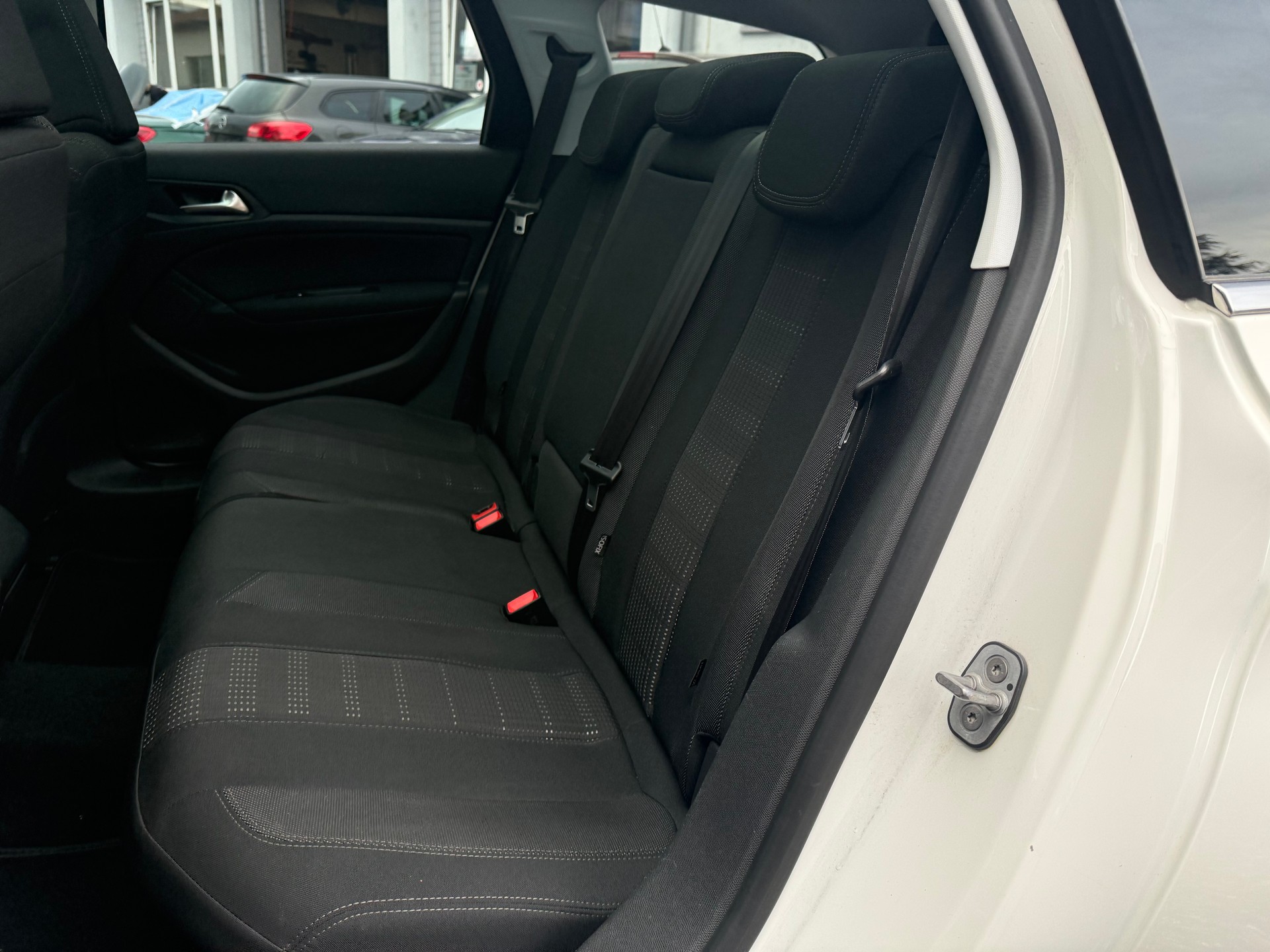 PEUGEOT 308 SW 1.2 THP Allure Automatic-image-8