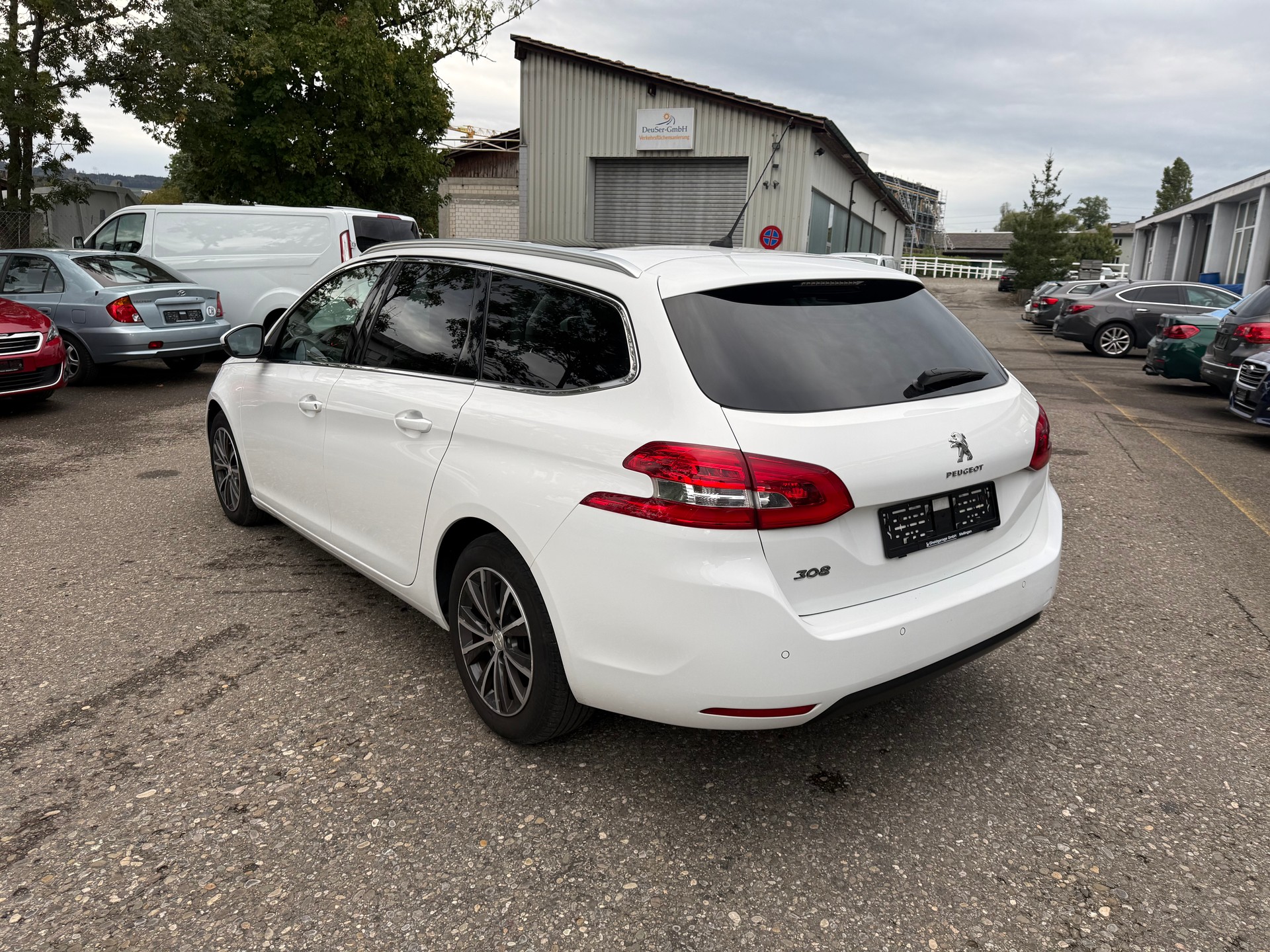 PEUGEOT 308 SW 1.2 THP Allure Automatic-image-3
