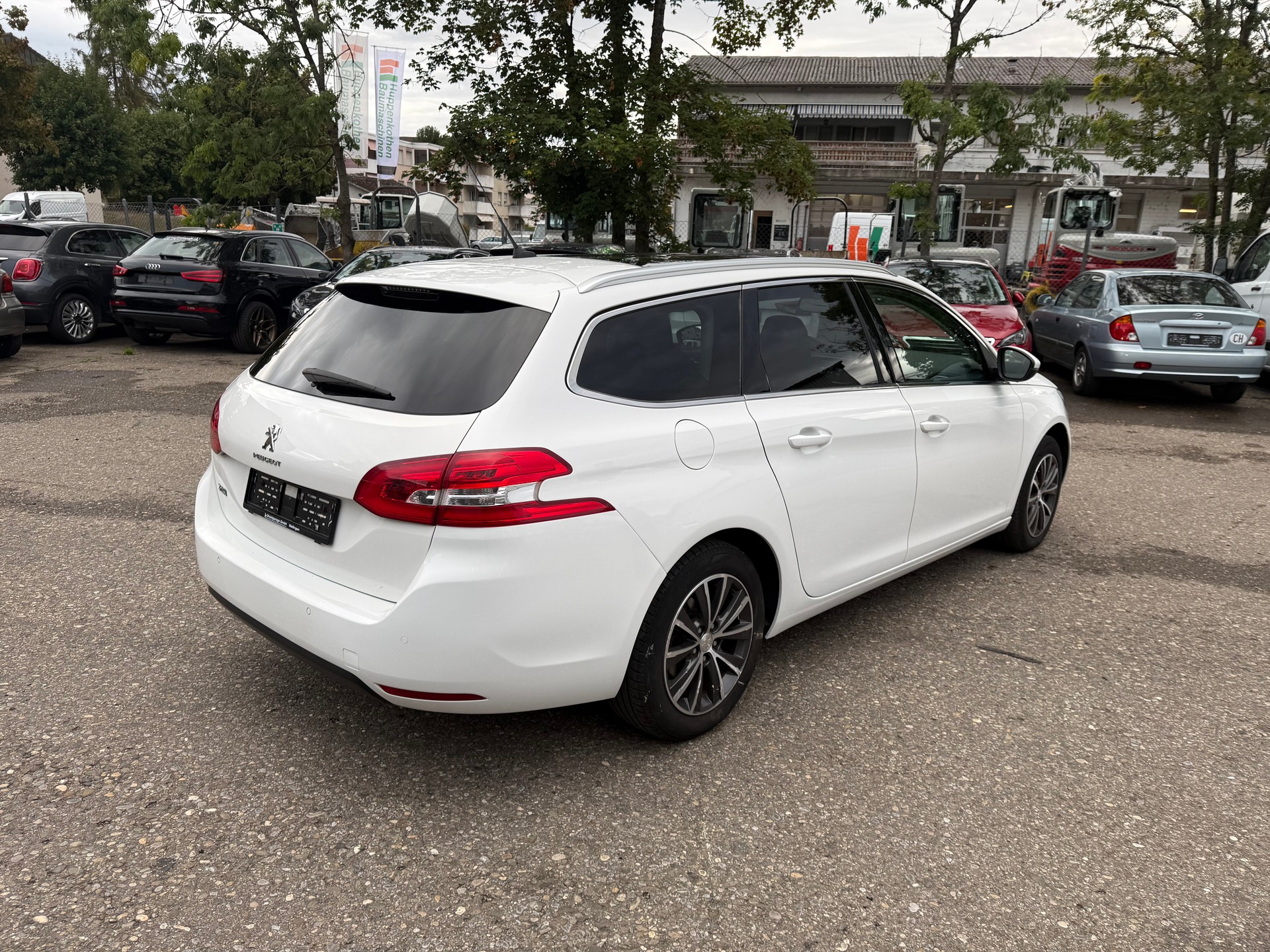 PEUGEOT 308 SW 1.2 THP Allure Automatic-image-2