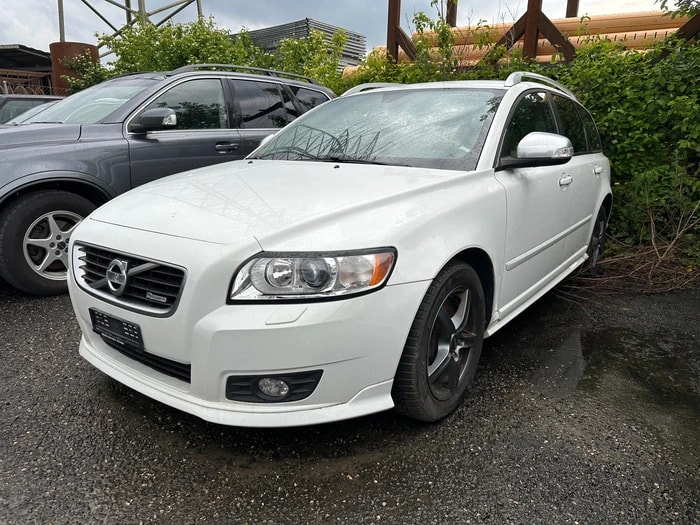 VOLVO V50 D4 R-Design-image-2