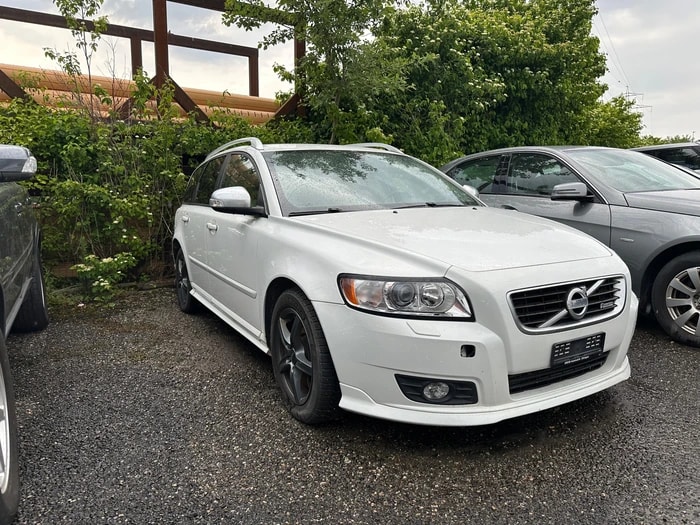 VOLVO V50 D4 R-Design-image-0