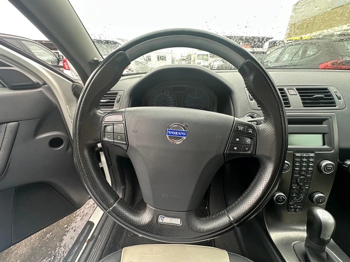 VOLVO V50 D4 R-Design-image-3