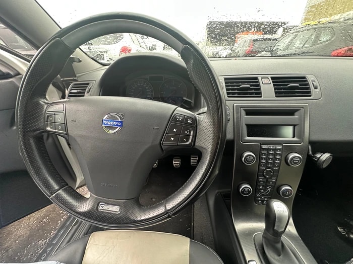 VOLVO V50 D4 R-Design-image-5