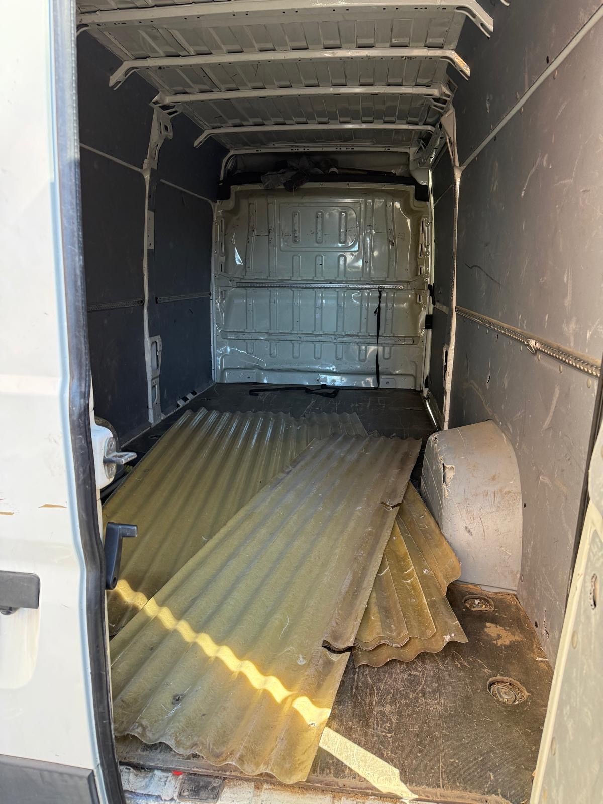 CITROEN Jumper 35 2.2 HDi 150 Confort L2H2-image-6