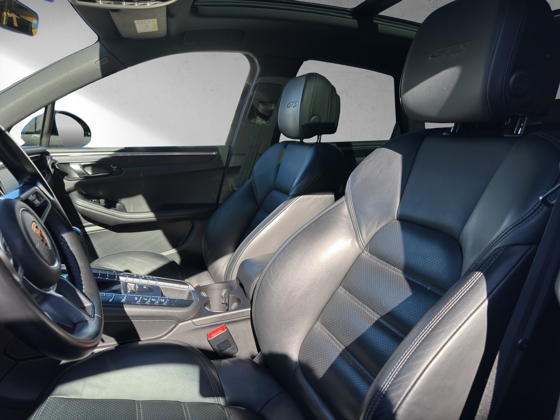 PORSCHE Macan GTS PDK-image-5