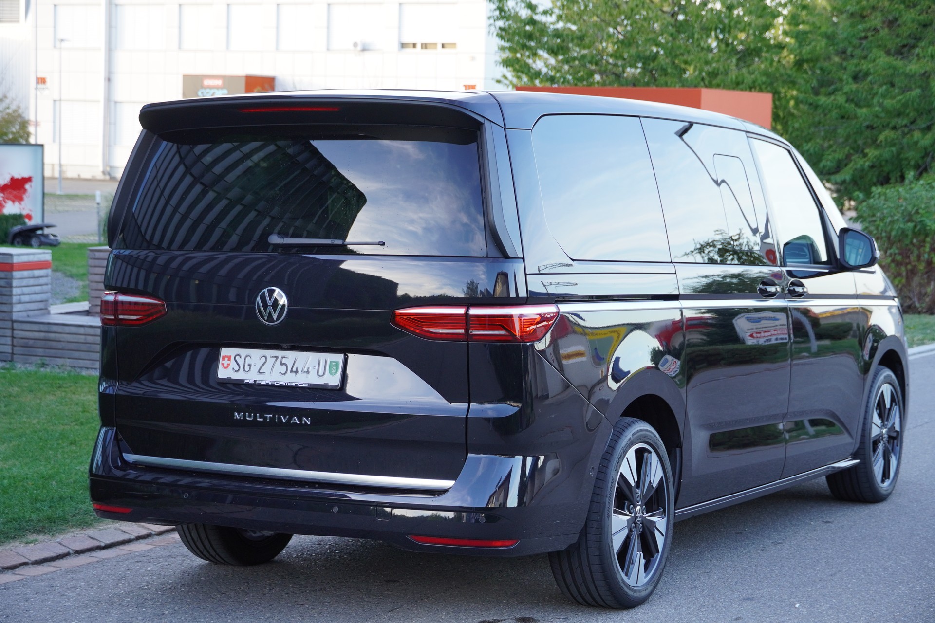VW Multivan 2.0 TDI Style DSG Lang-image-3