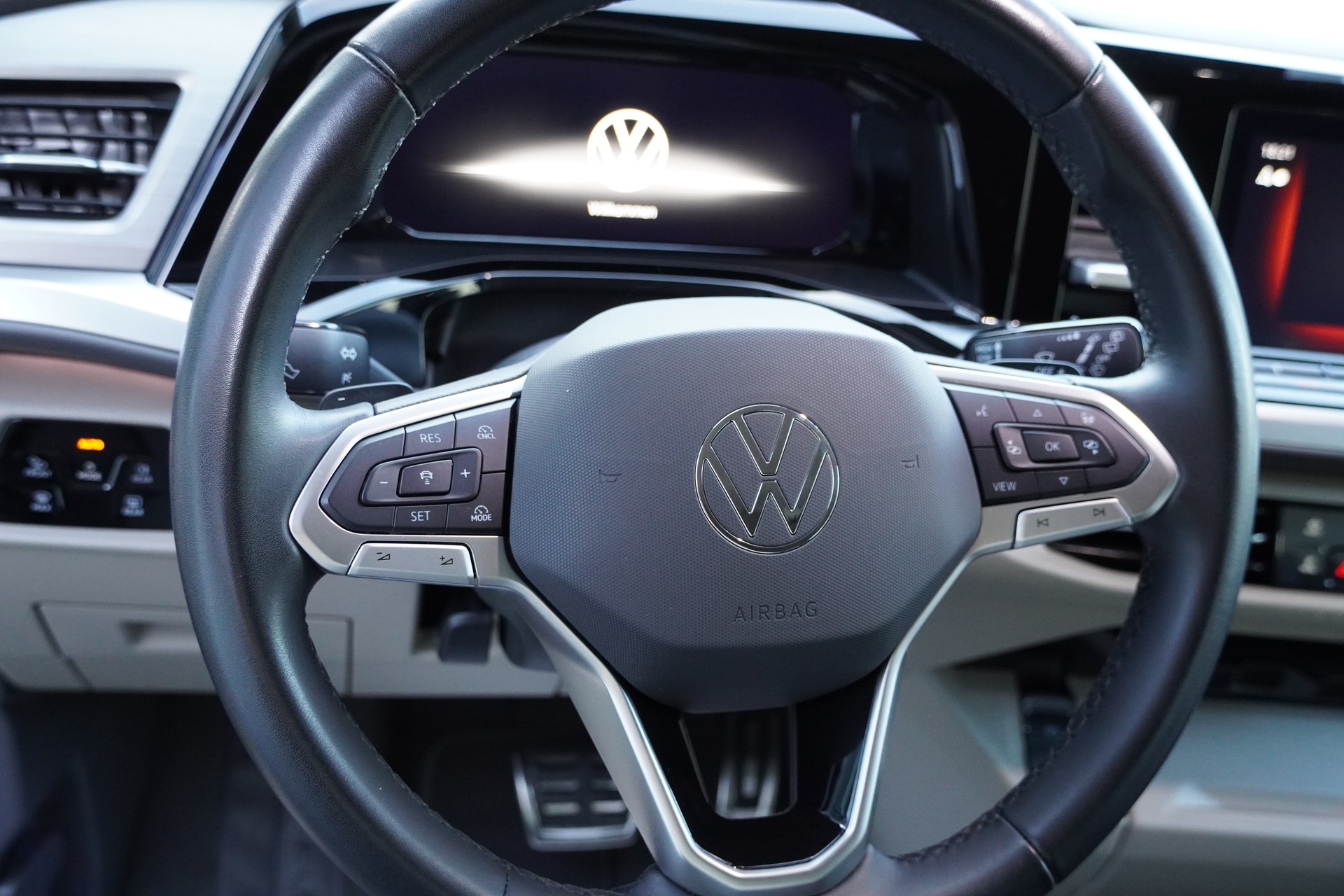 VW Multivan 2.0 TDI Style DSG Lang-image-8