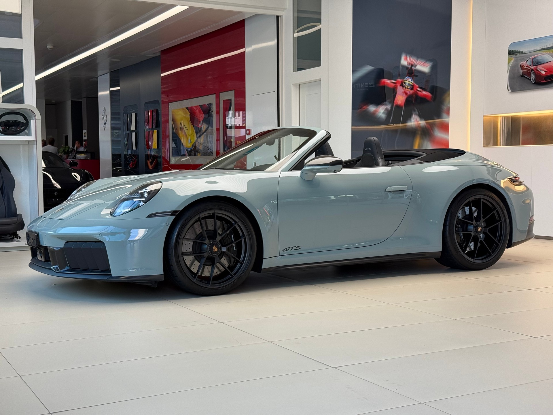 PORSCHE 911 Carrera 4 GTS Cabriolet-image-0