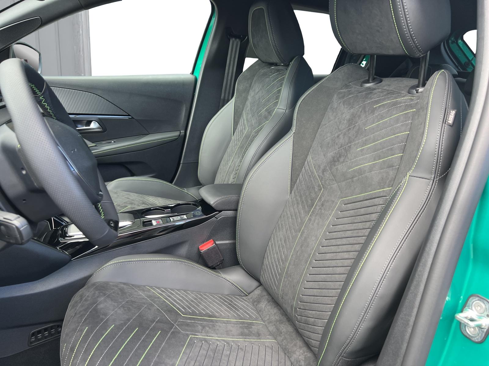 PEUGEOT 208 1.2 Hybrid 145 GT Exclusive-image-10