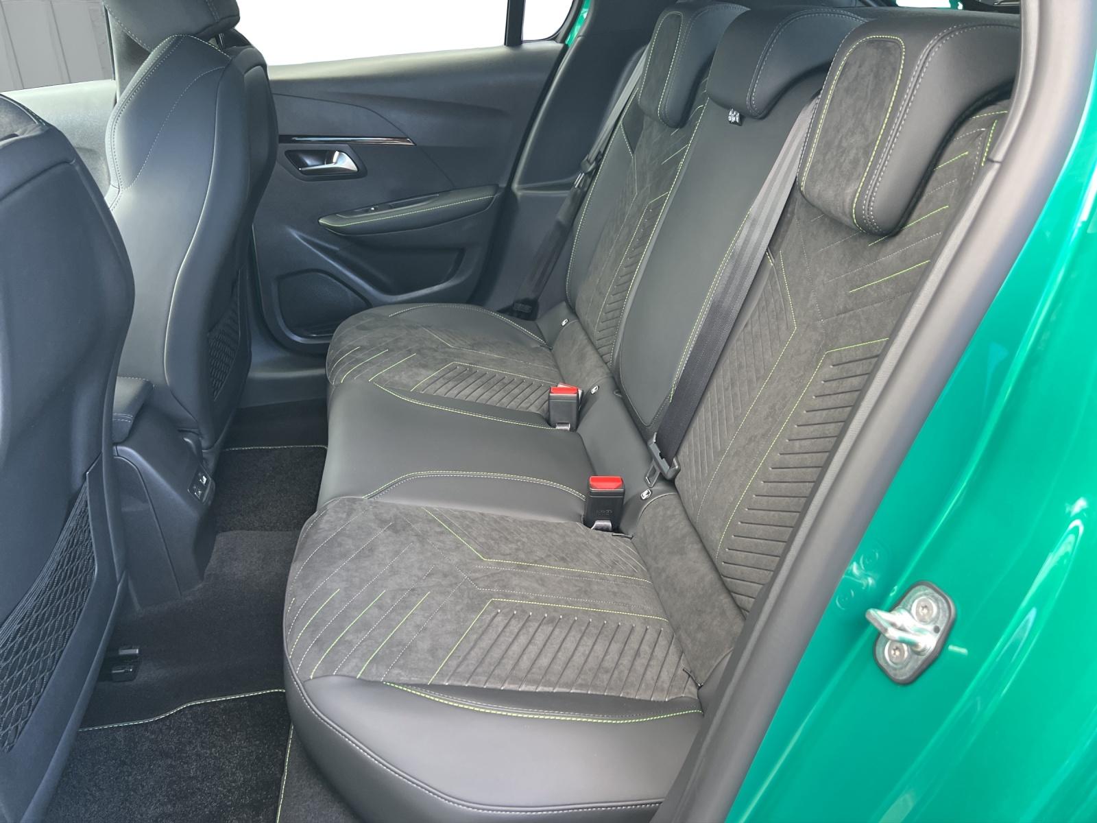 PEUGEOT 208 1.2 Hybrid 145 GT Exclusive-image-11