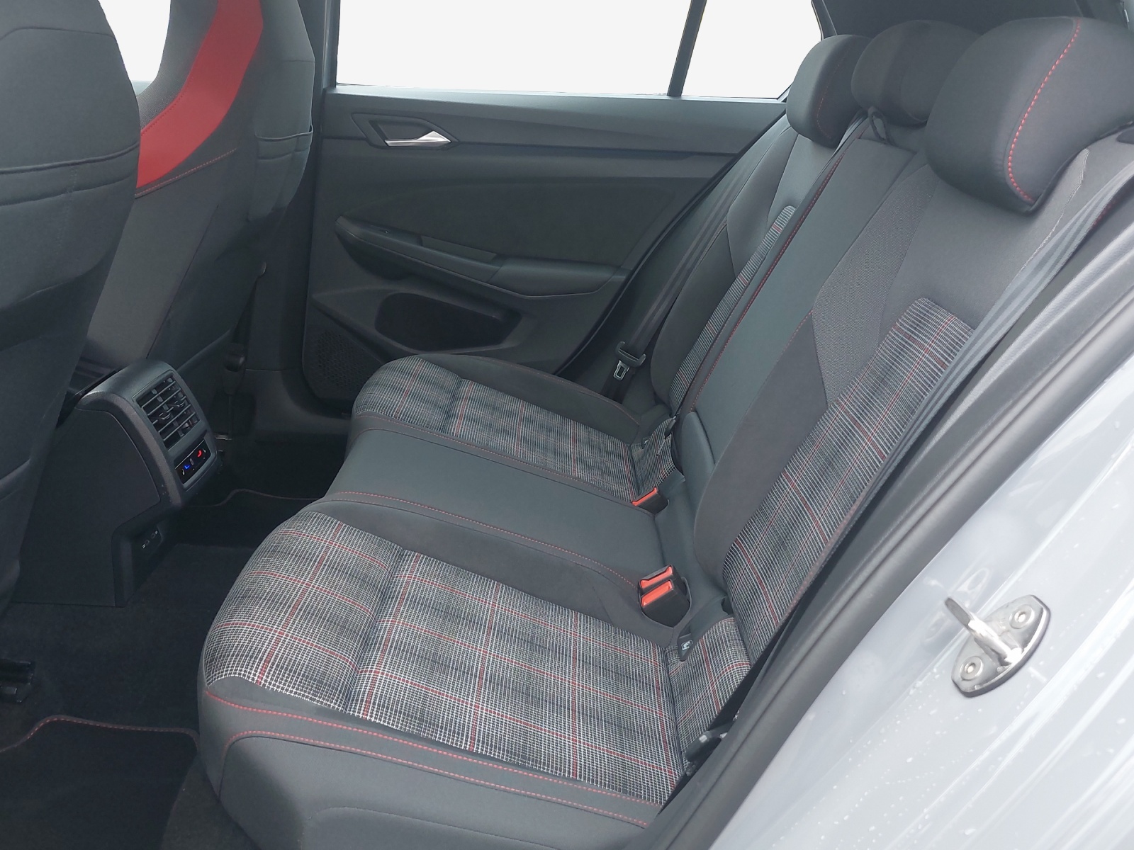 VW Golf 2.0 TSI GTI DSG-image-11