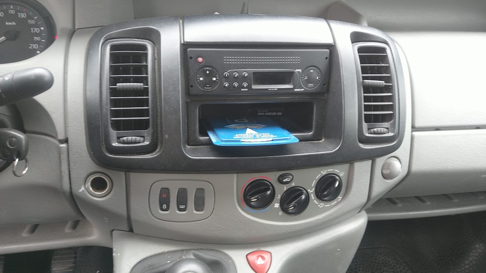 RENAULT Trafic 2.0 dCi 115 2.9t L2H1-image-7