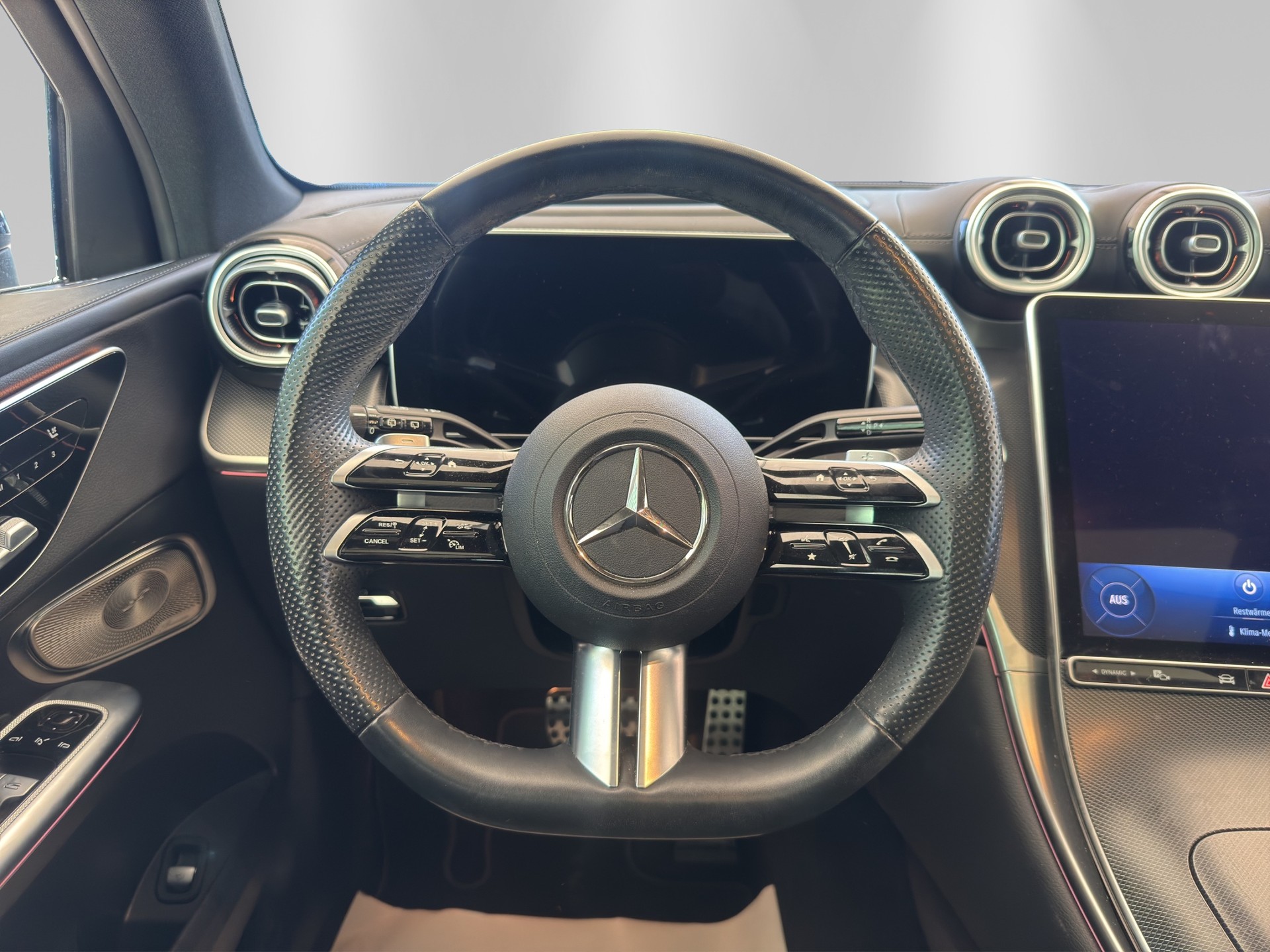 MERCEDES-BENZ GLC 200 4Matic 9G-Tronic-image-10