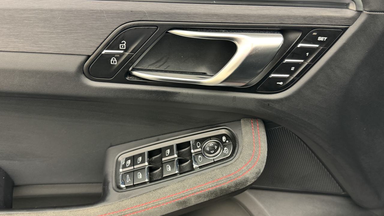 PORSCHE Macan GTS PDK-image-8