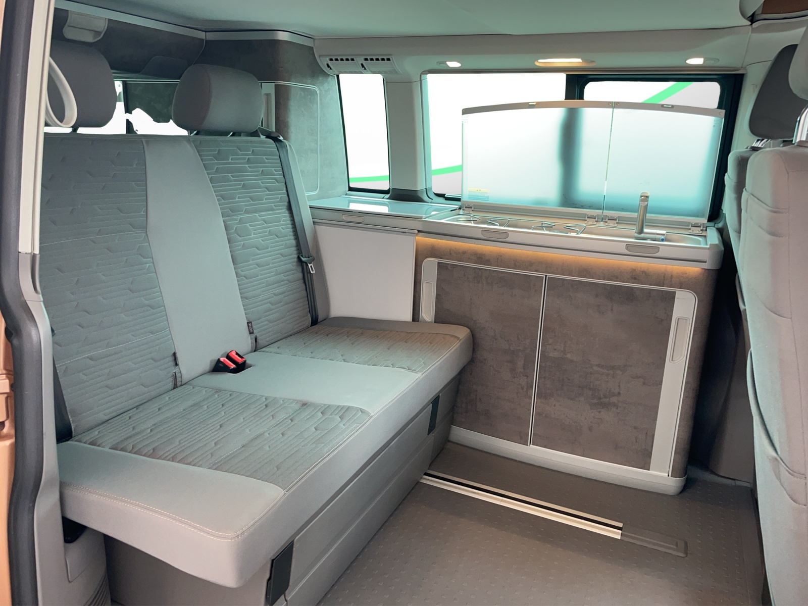 VW T6.1 California 2.0 TDI Ocean Liberty DSG-image-12