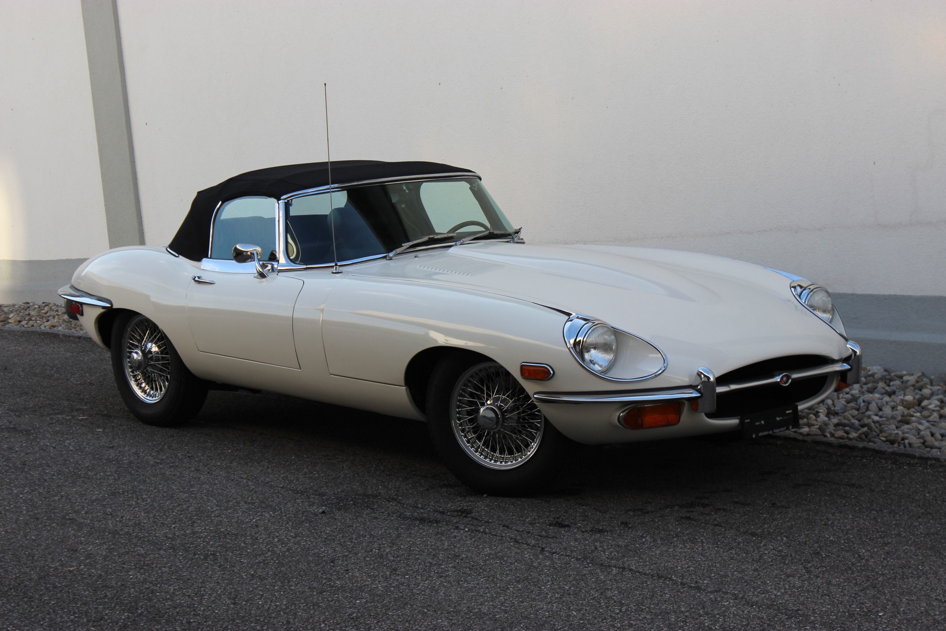 JAGUAR E-Type 4.2 Roadster S2-image-0