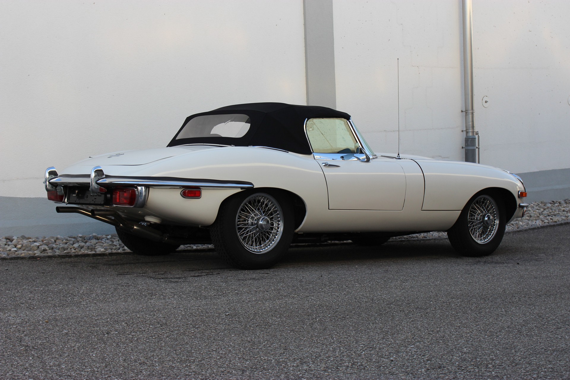 JAGUAR E-Type 4.2 Roadster S2-image-2