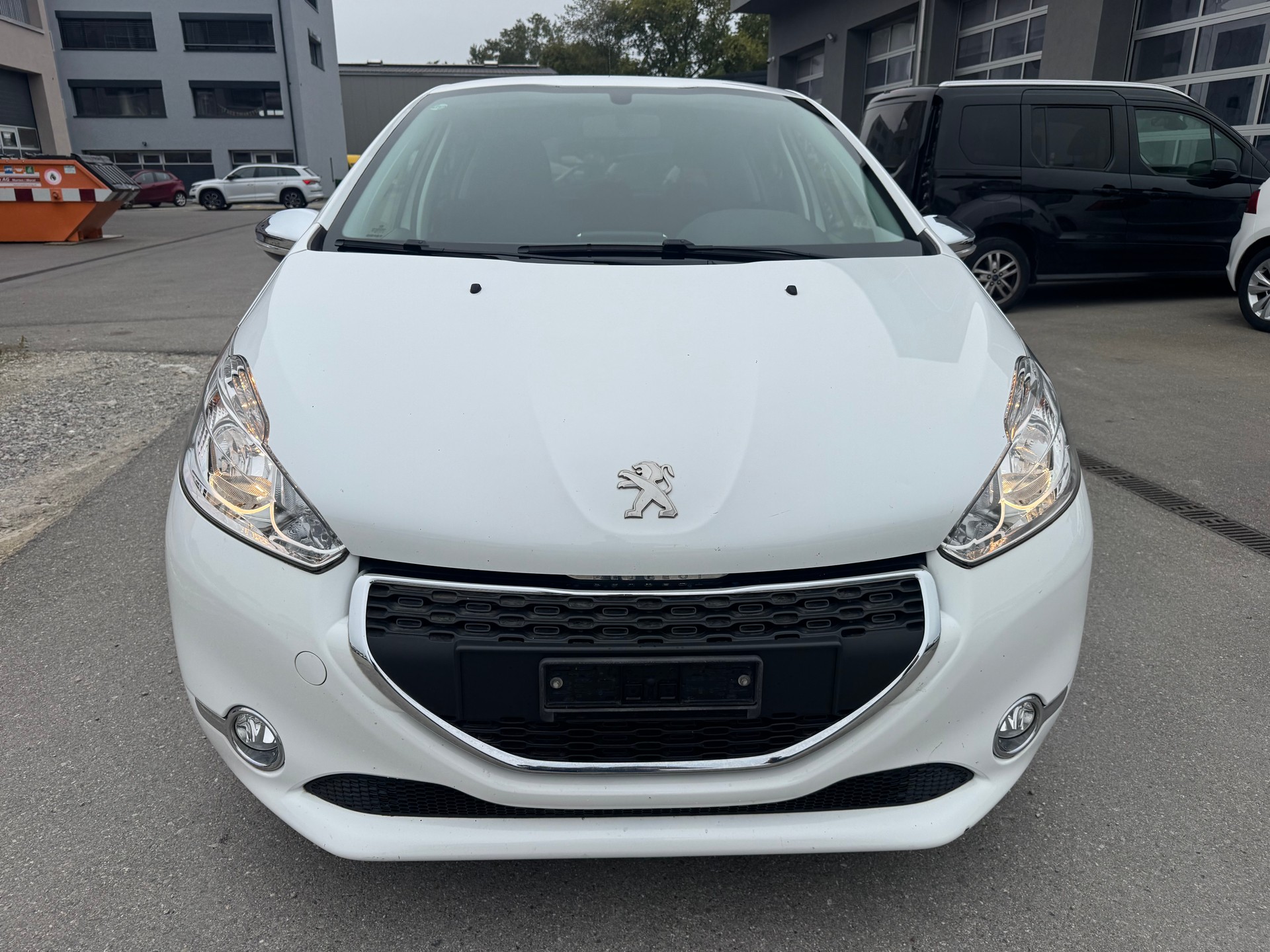 PEUGEOT 208 1.2 VTI Style-image-1