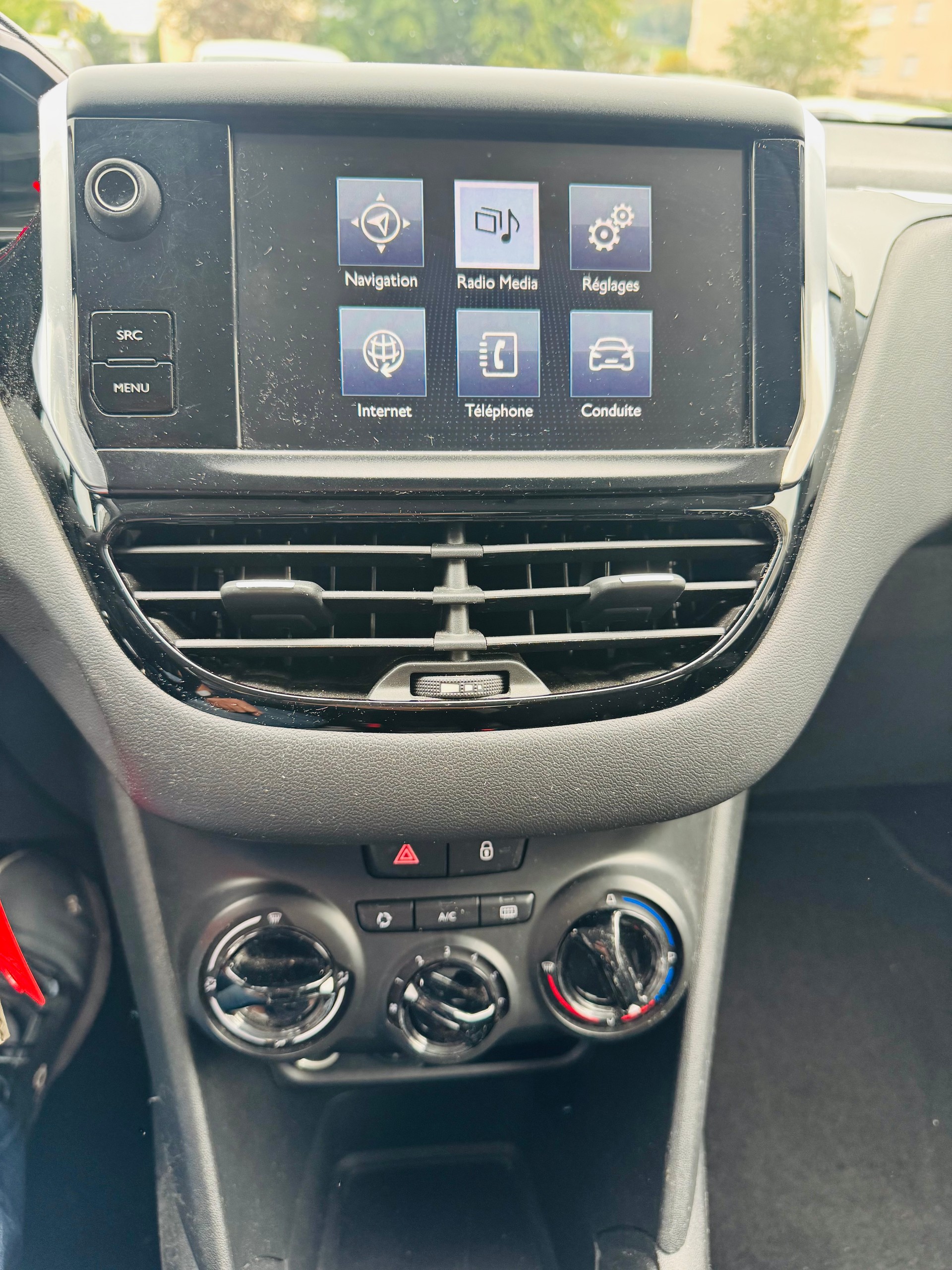 PEUGEOT 208 1.2 VTI Style-image-3