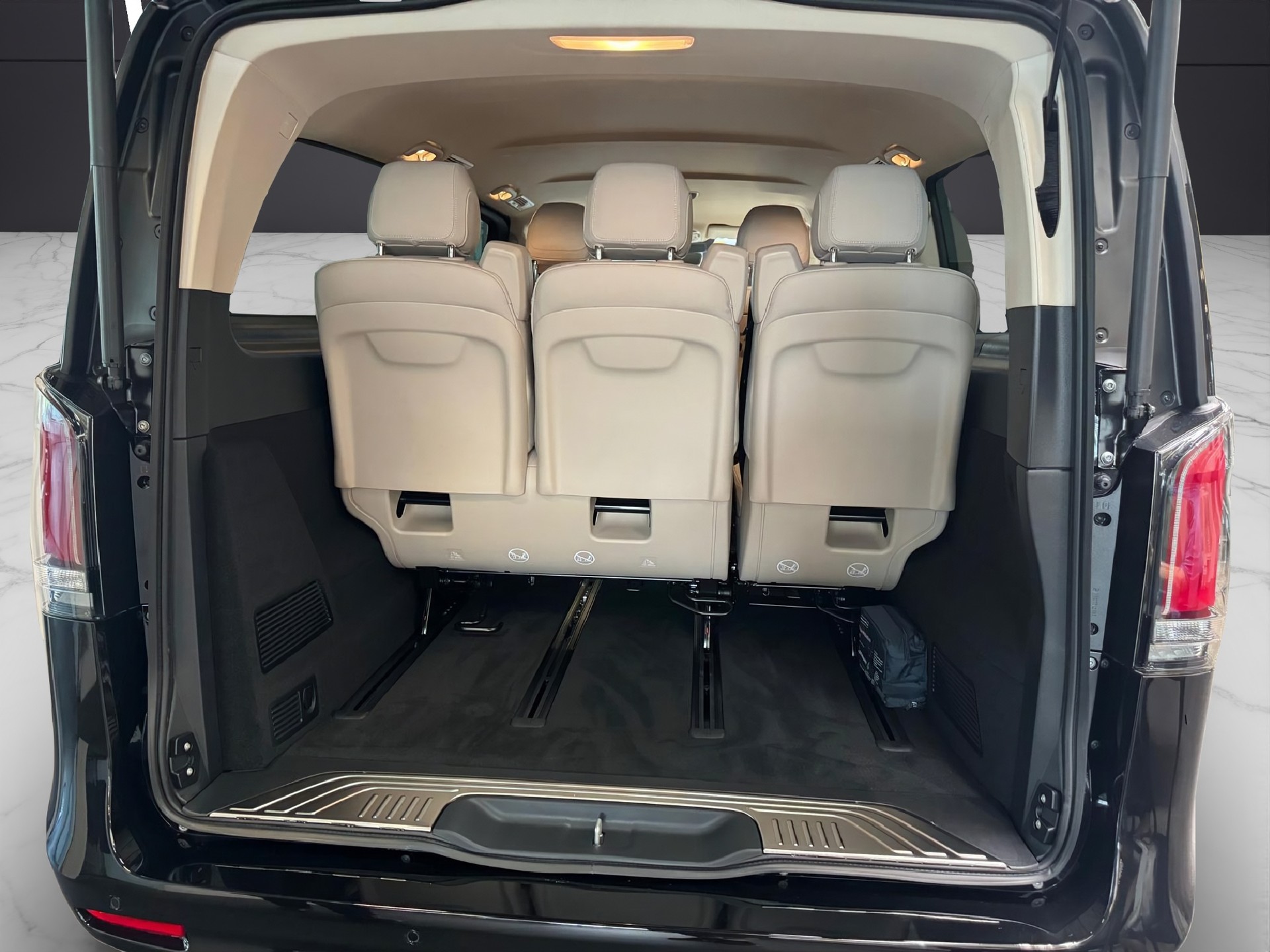 MERCEDES-BENZ V 300 d extralang 4Matic Exclusive 9G-Tronic-image-16