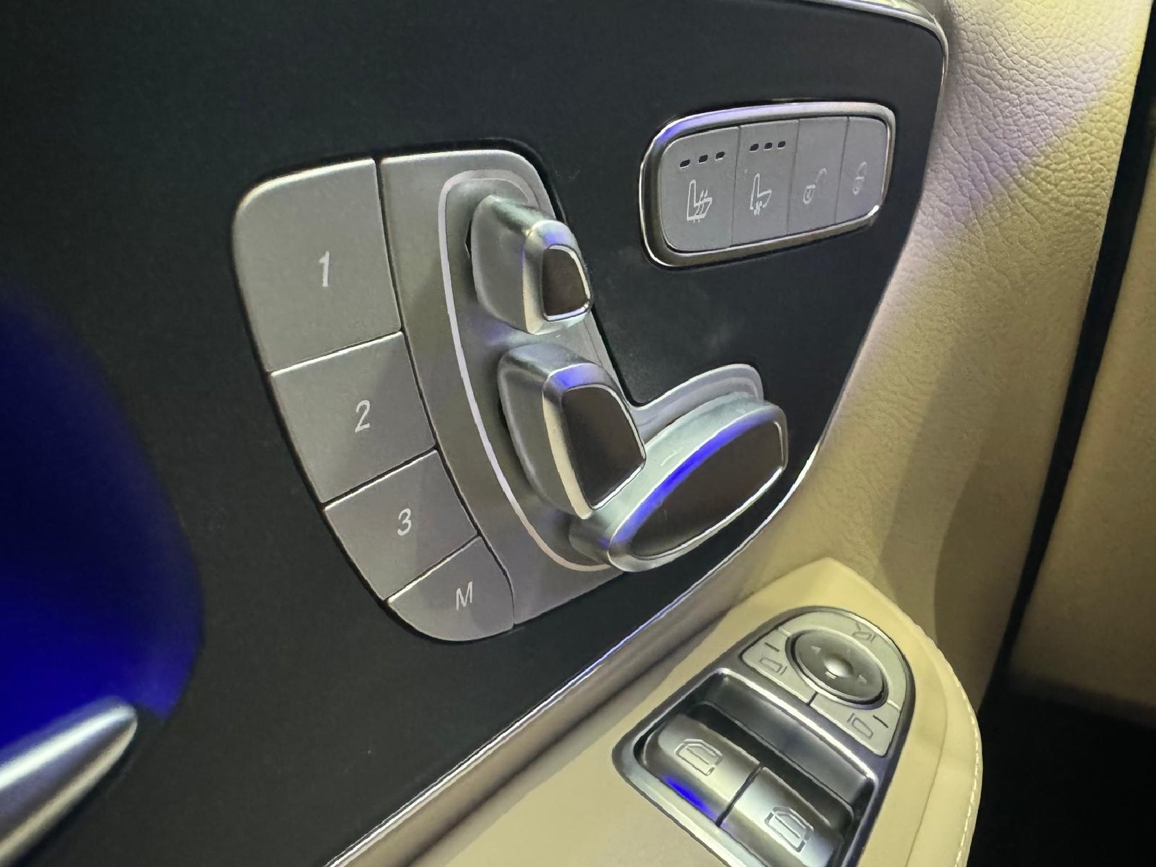 MERCEDES-BENZ V 300 d extralang 4Matic Exclusive 9G-Tronic-image-7