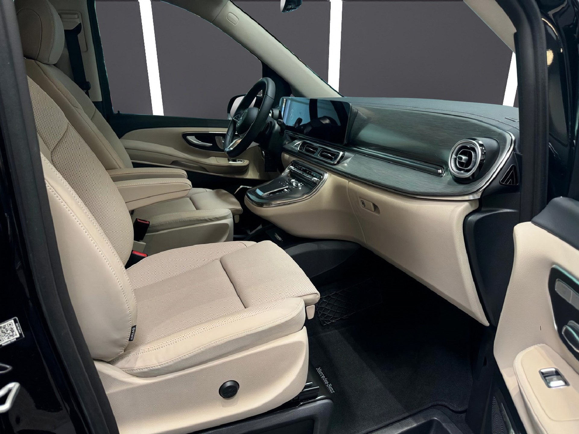 MERCEDES-BENZ V 300 d extralang 4Matic Exclusive 9G-Tronic-image-3