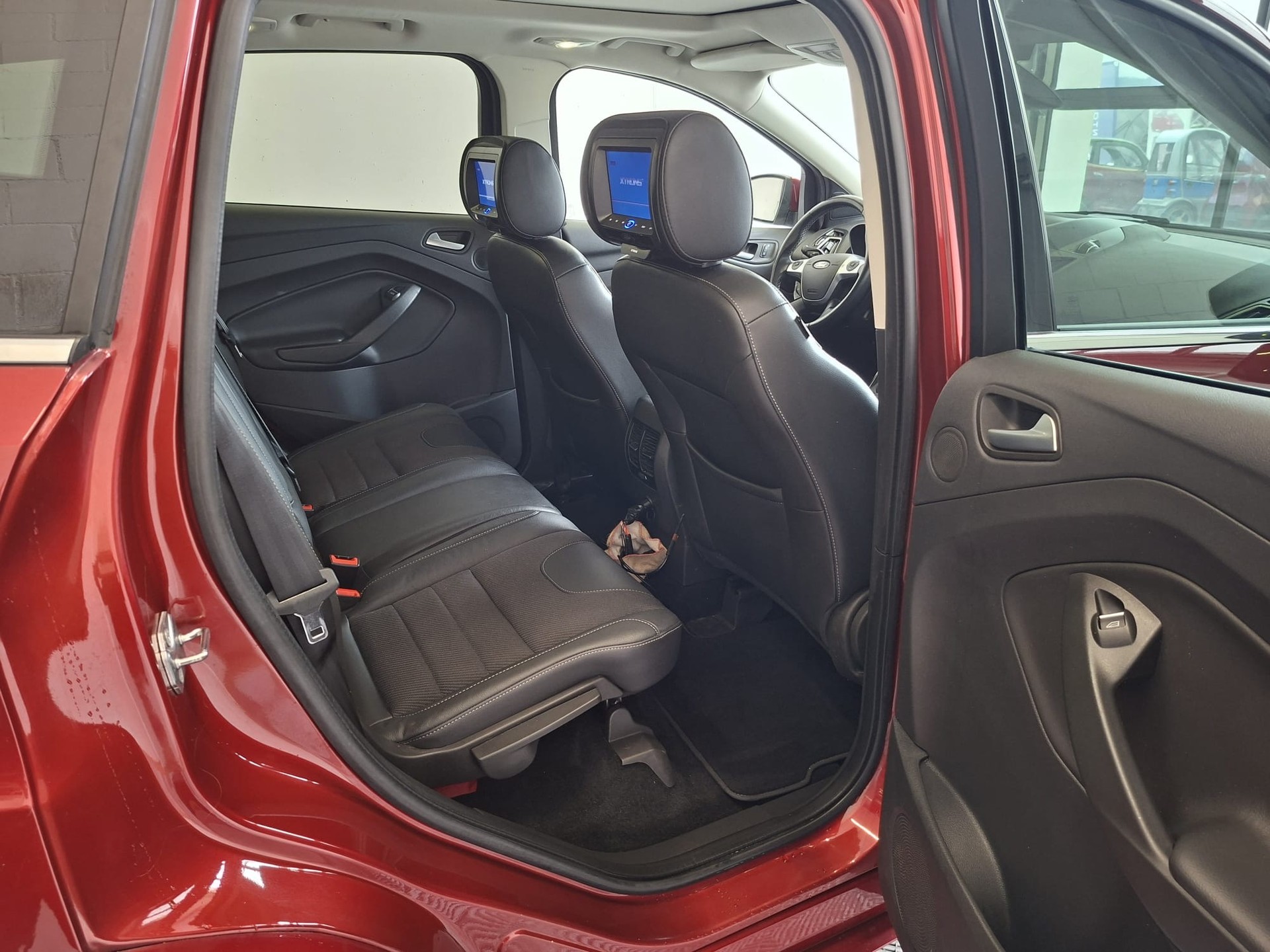 FORD Kuga 1.5 SCTi Carving 2WD-image-8