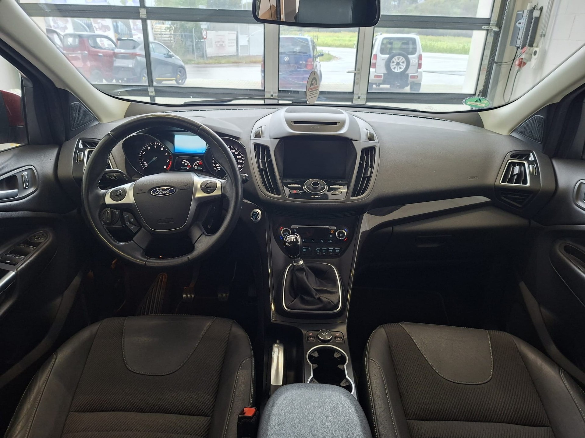 FORD Kuga 1.5 SCTi Carving 2WD-image-11