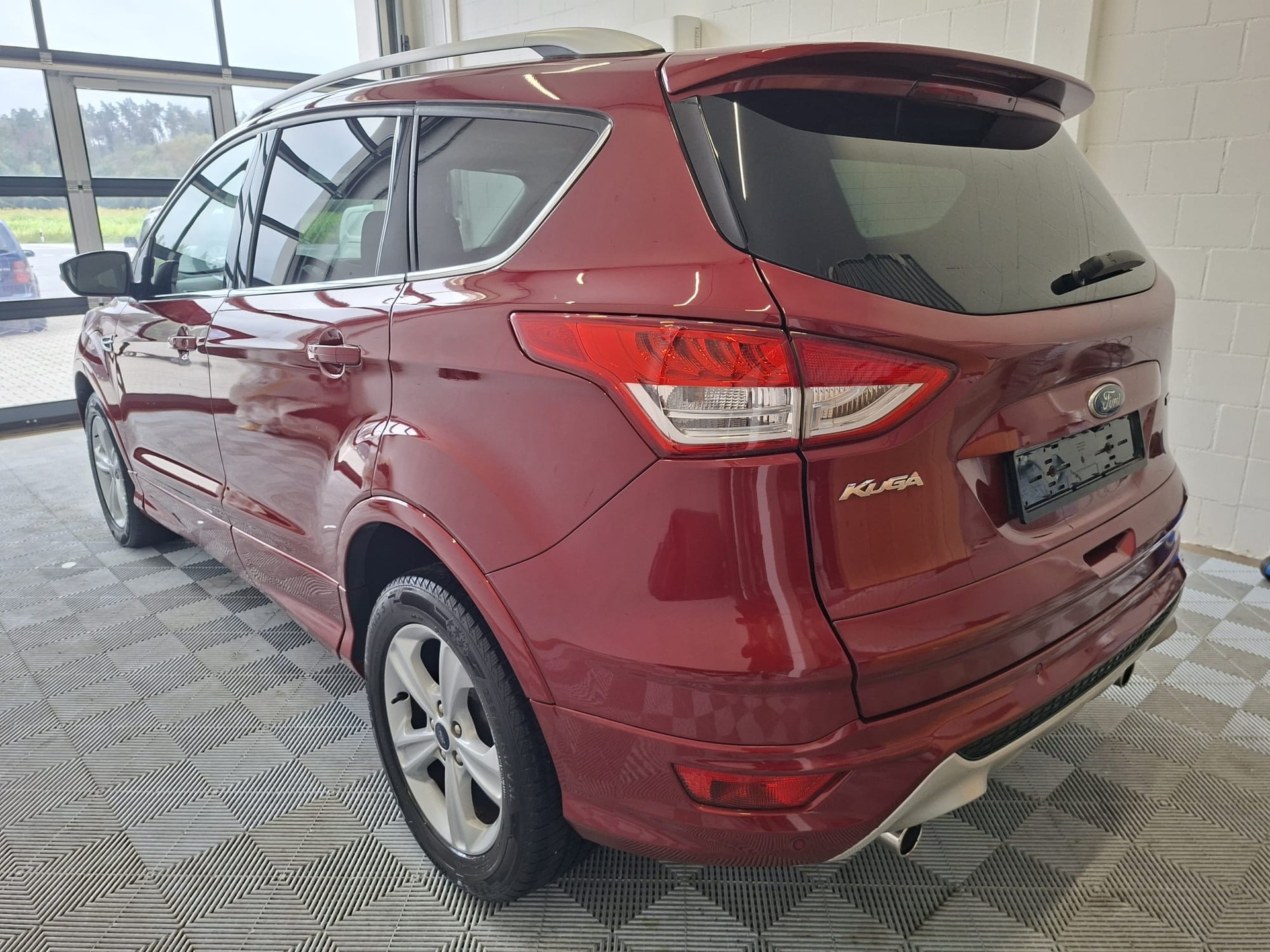 FORD Kuga 1.5 SCTi Carving 2WD-image-4