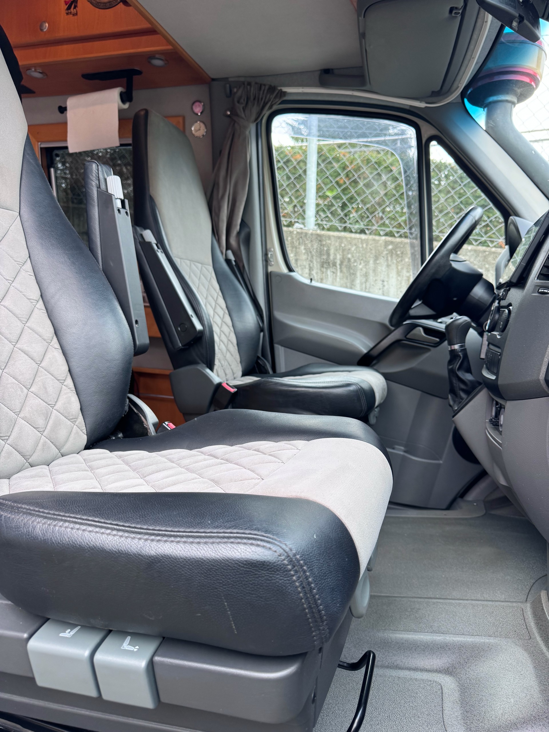 MERCEDES-BENZ 319 CDI 4x4 IGLHAUT CS Luxor-image-2