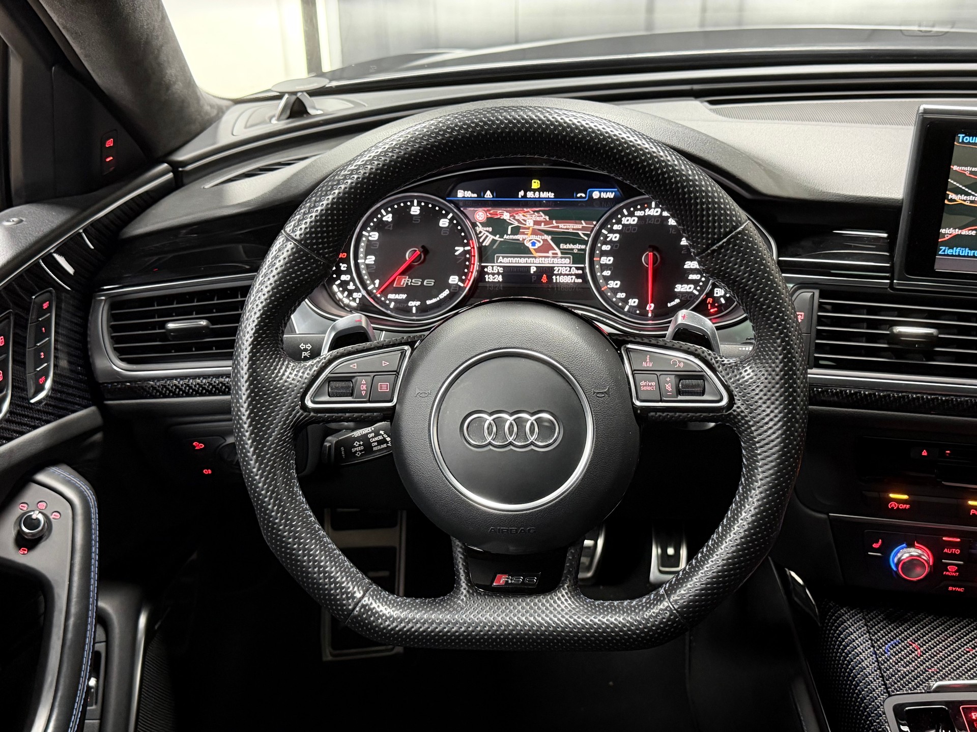 AUDI RS6 Avant 4.0 TFSI V8 performance quattro-image-13