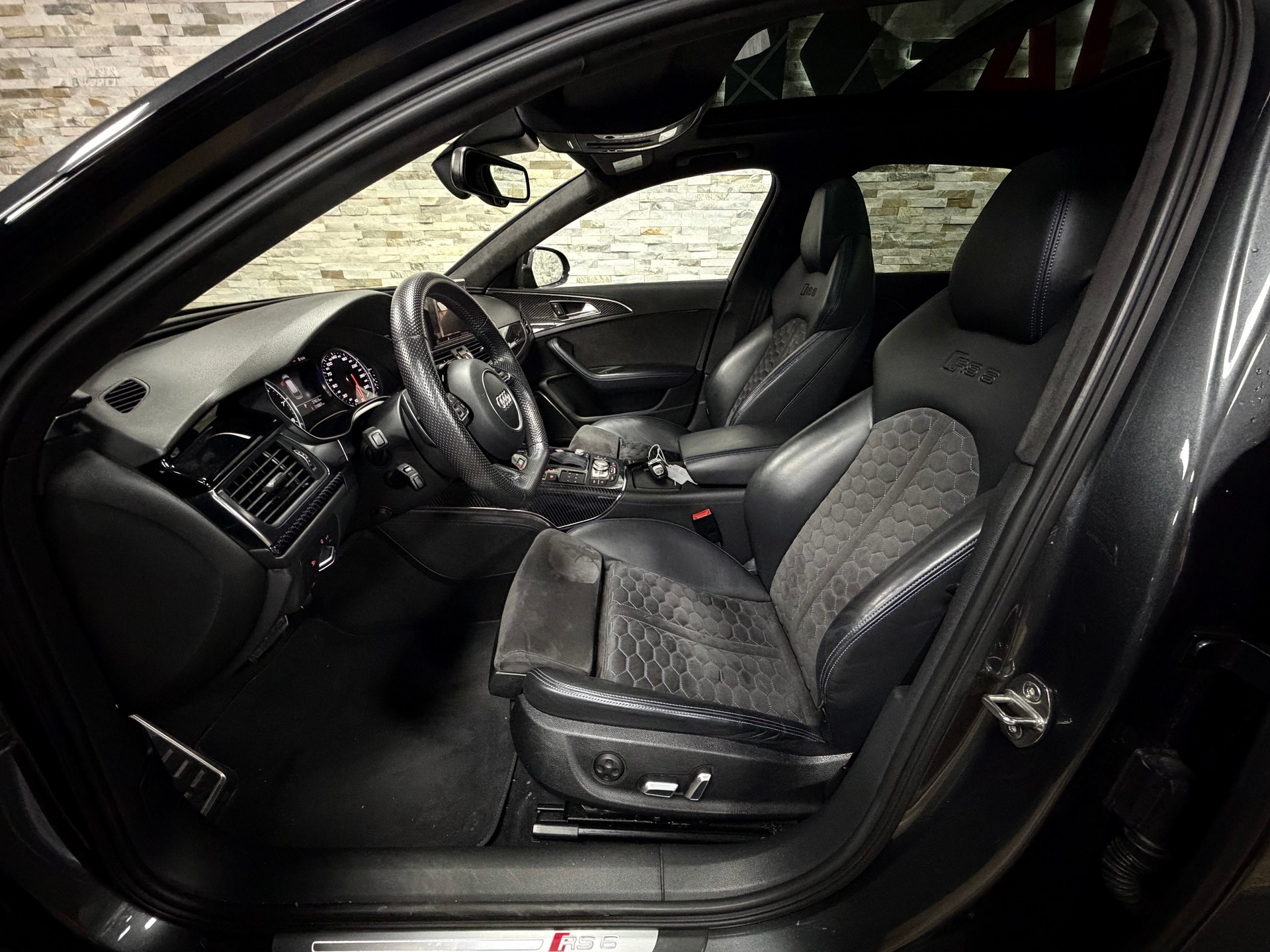 AUDI RS6 Avant 4.0 TFSI V8 performance quattro-image-11