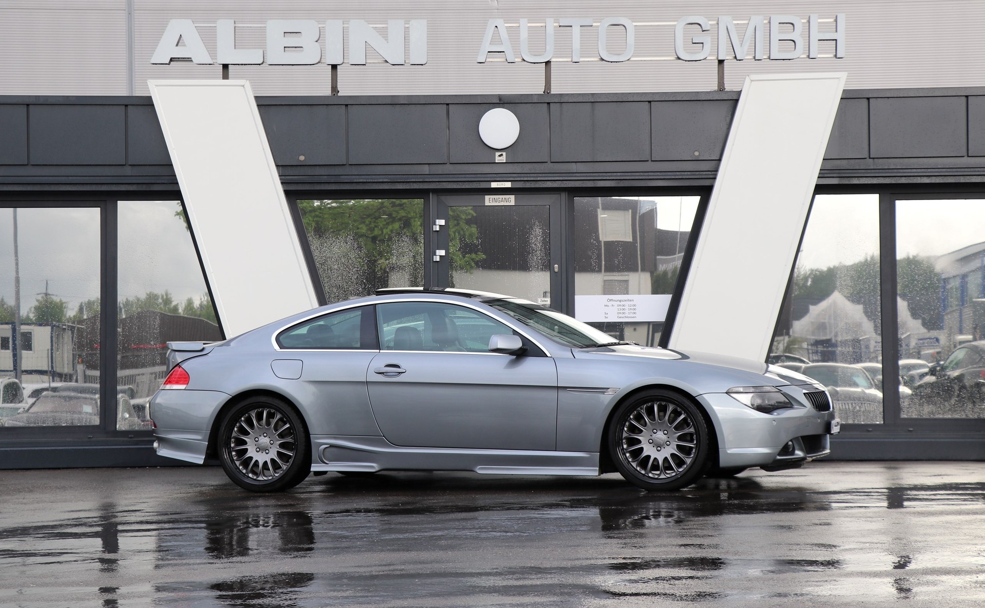 BMW 645i-showroom-element-3