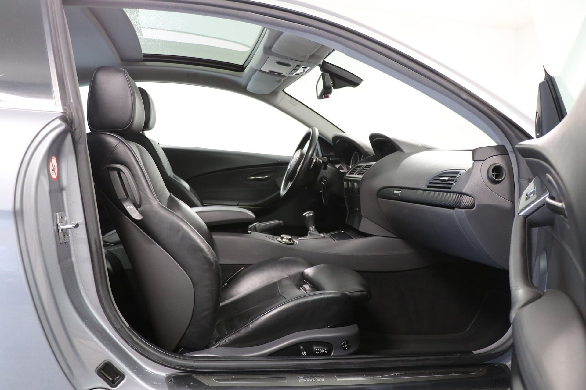 BMW 645i-image-7